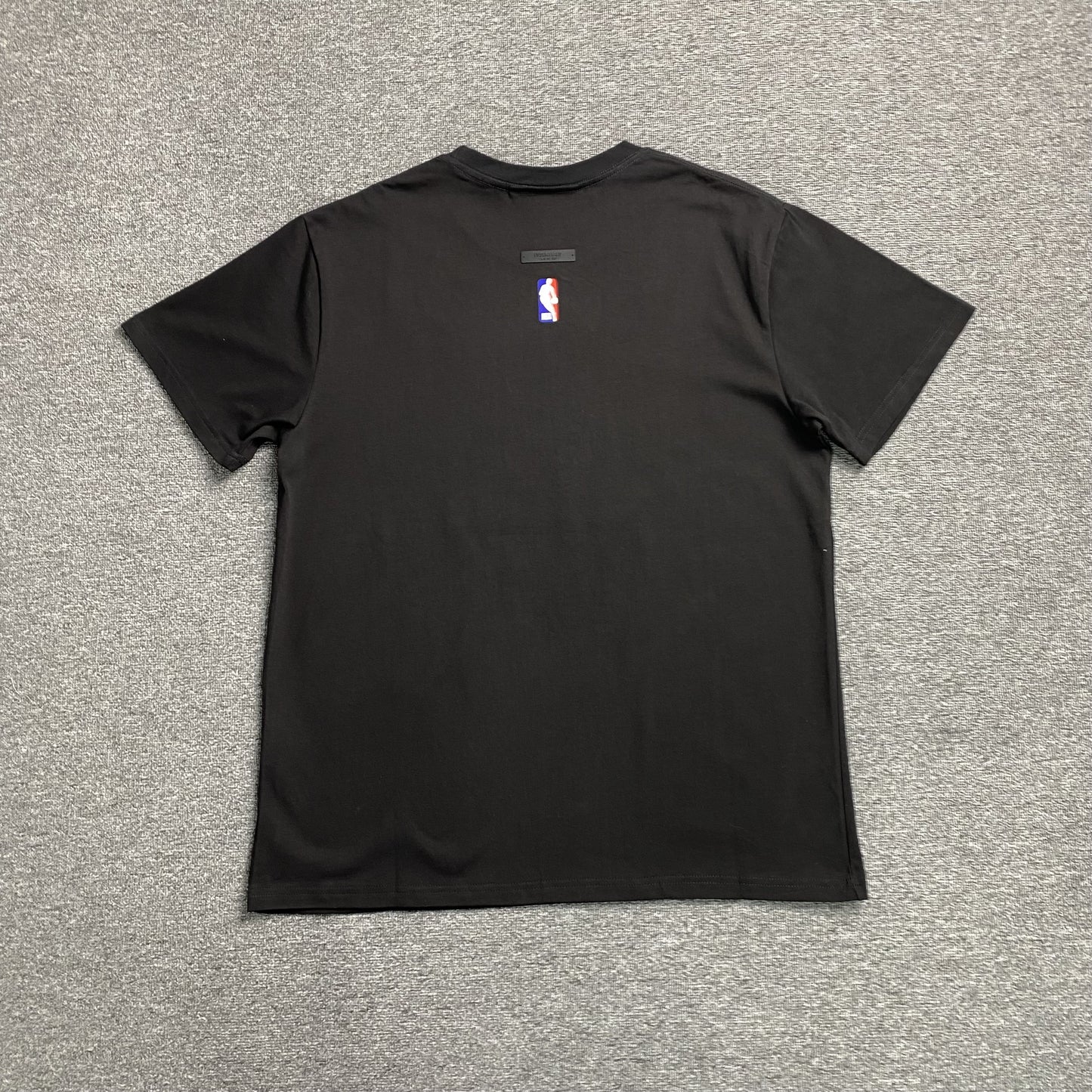 fear-of-god-essentials-bulls-tee-black-3-Drip Store Argentina