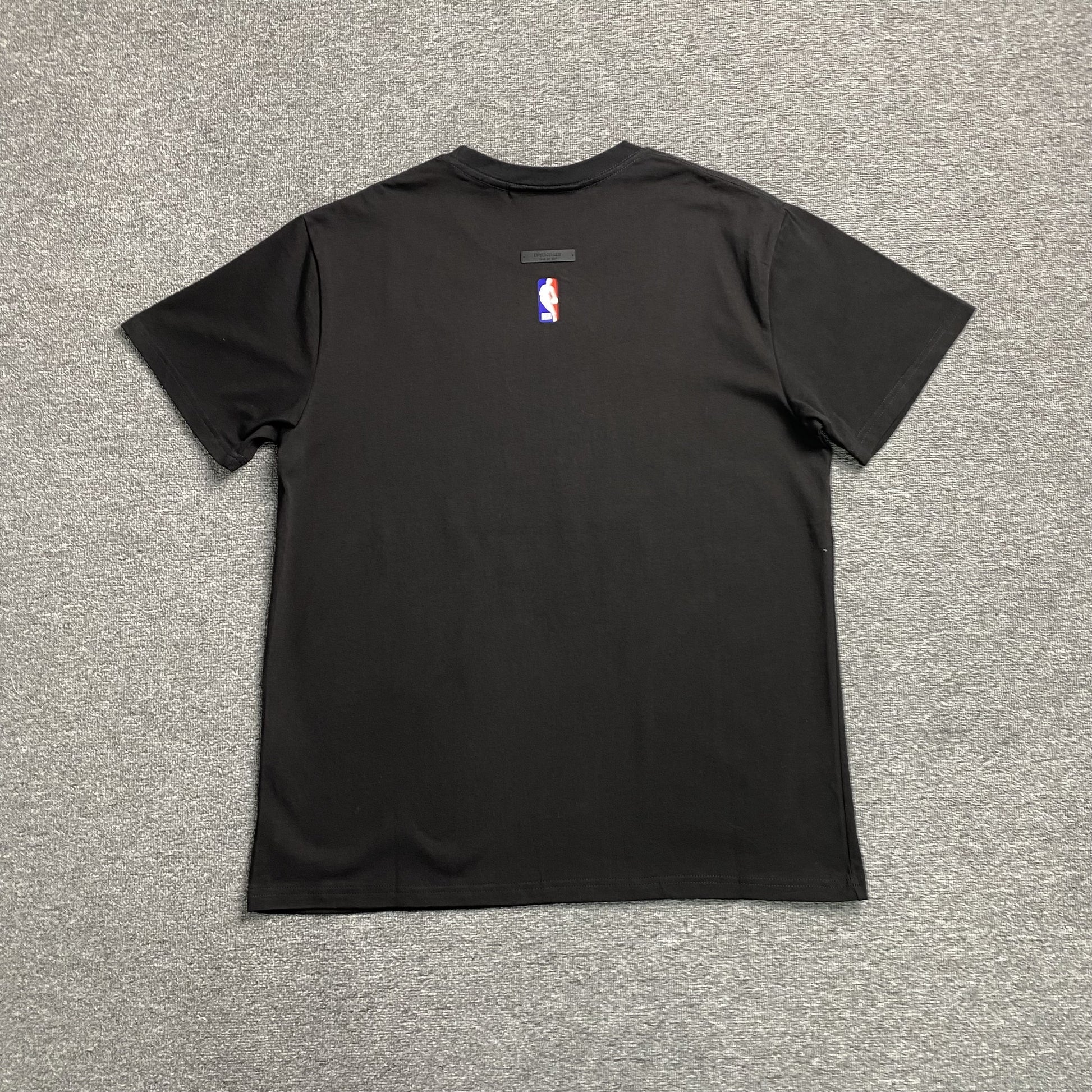 fear-of-god-essentials-bulls-tee-black-3-Drip Store Argentina