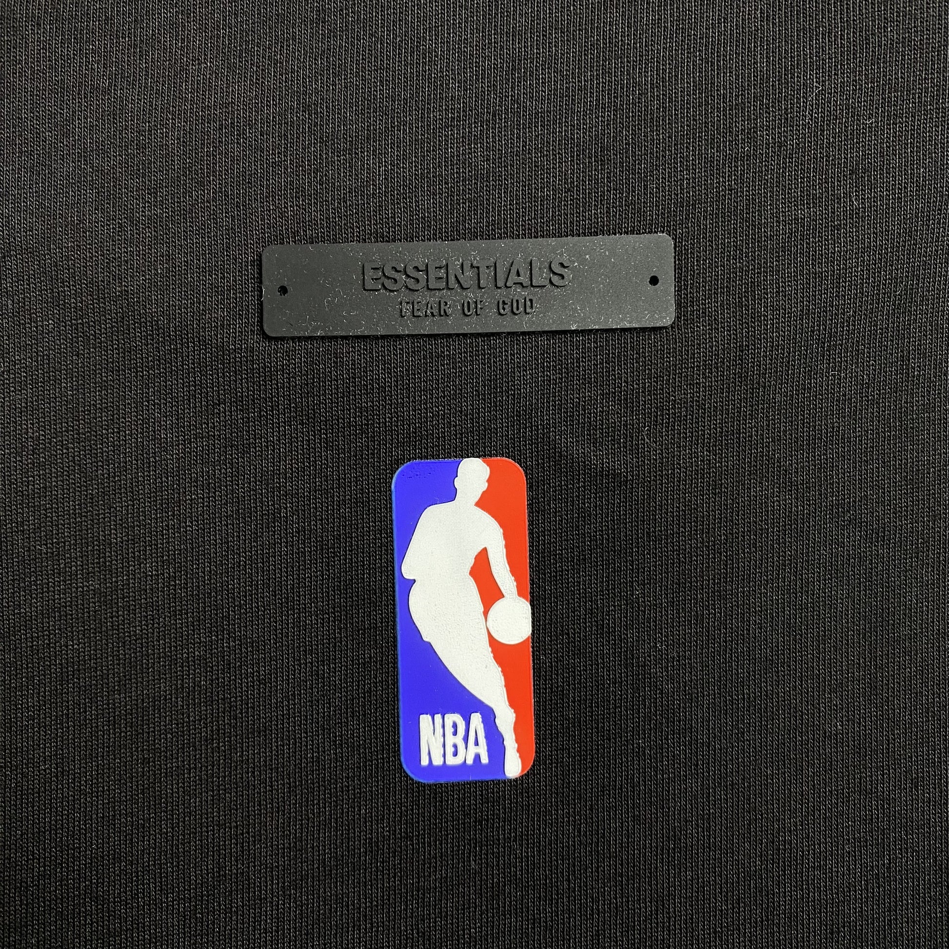 fear-of-god-essentials-bulls-tee-black-4-Drip Store Argentina