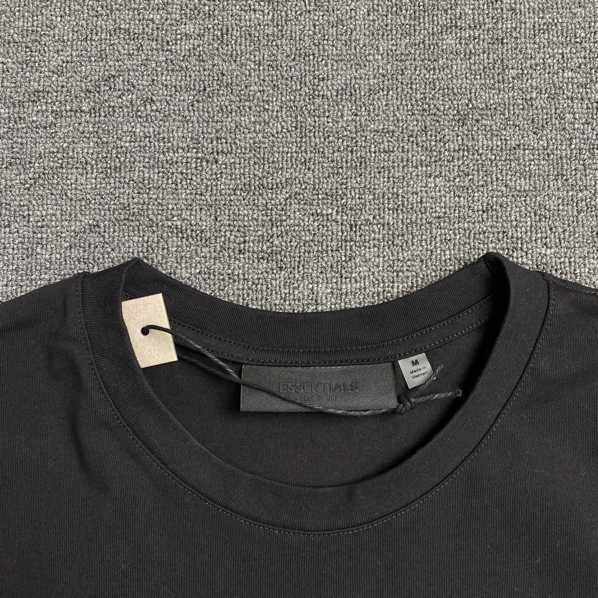 fear-of-god-essentials-bulls-tee-black-5-Drip Store Argentina