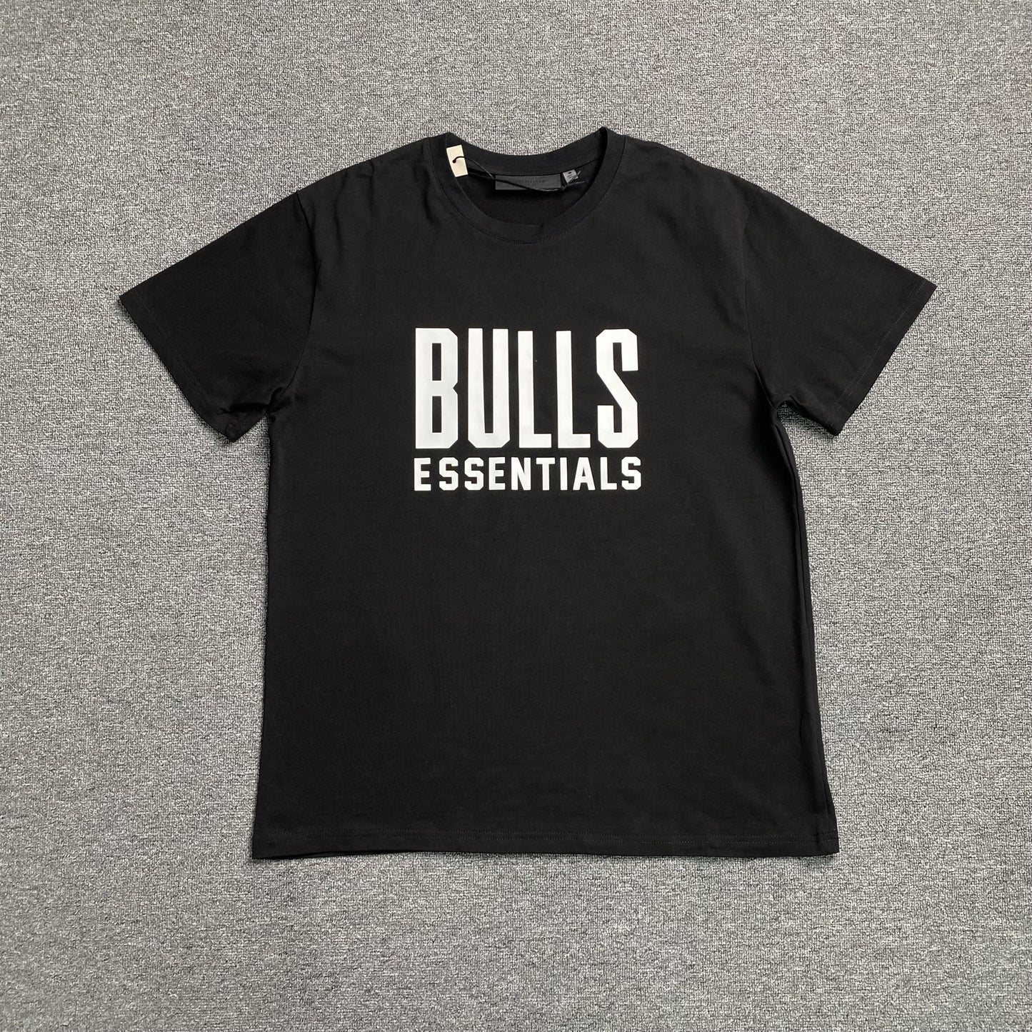 fear-of-god-essentials-bulls-tee-black-Drip Store Argentina