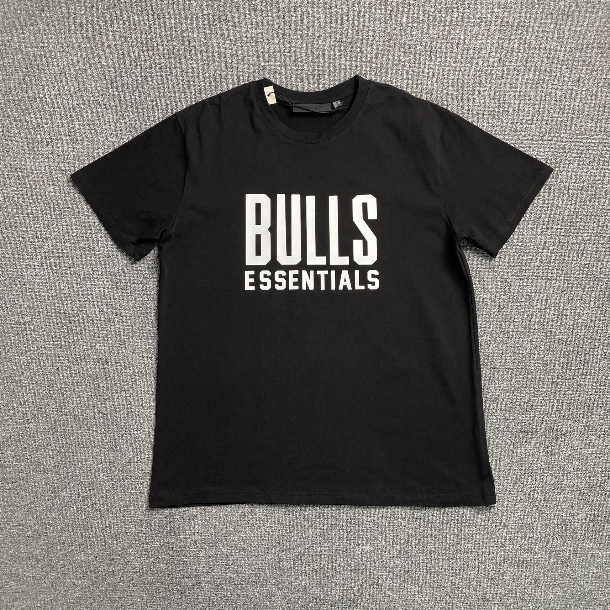 fear-of-god-essentials-bulls-tee-black-Drip Store Argentina