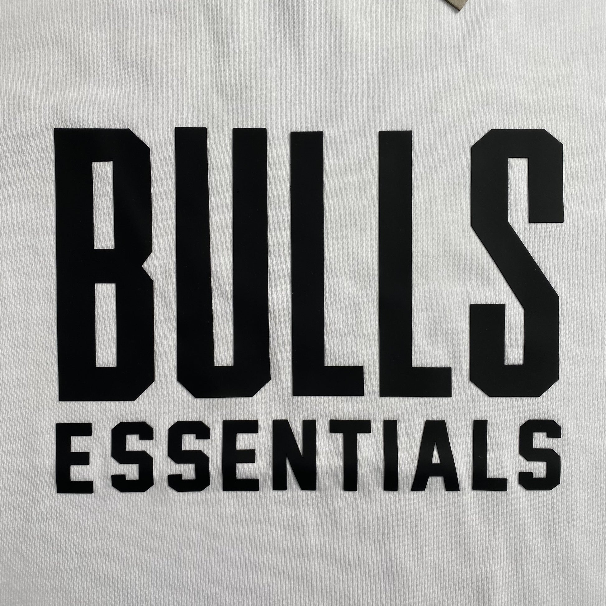 fear-of-god-essentials-bulls-tee-white-2-Drip Store Argentina