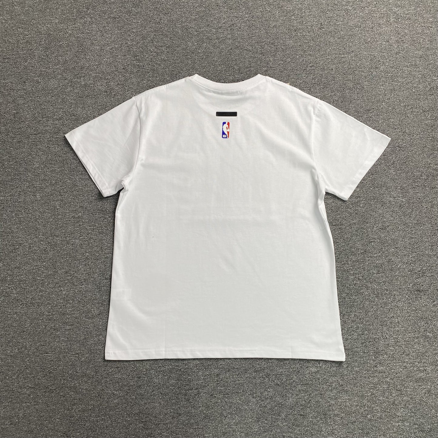 fear-of-god-essentials-bulls-tee-white-3-Drip Store Argentina