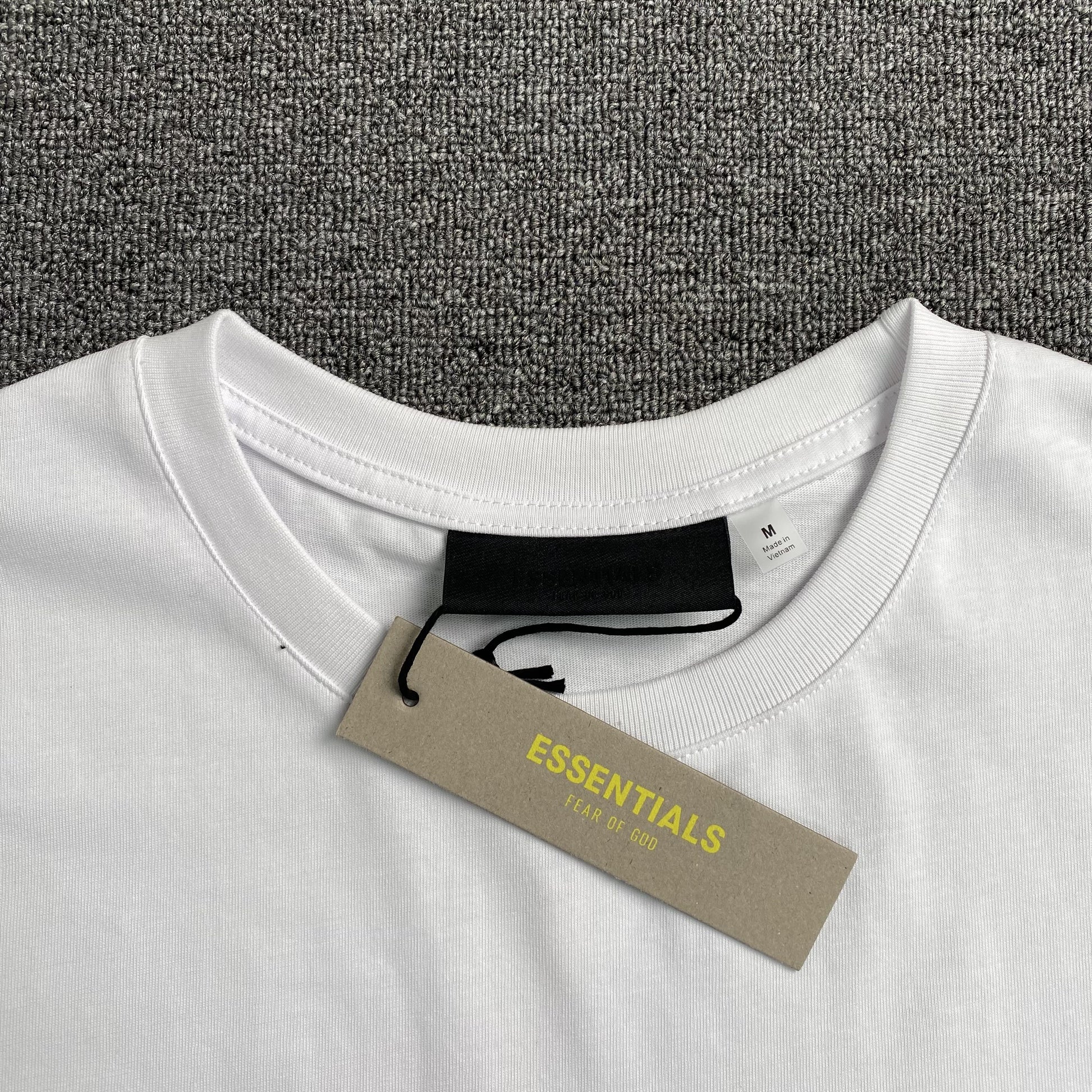 fear-of-god-essentials-bulls-tee-white-5-Drip Store Argentina