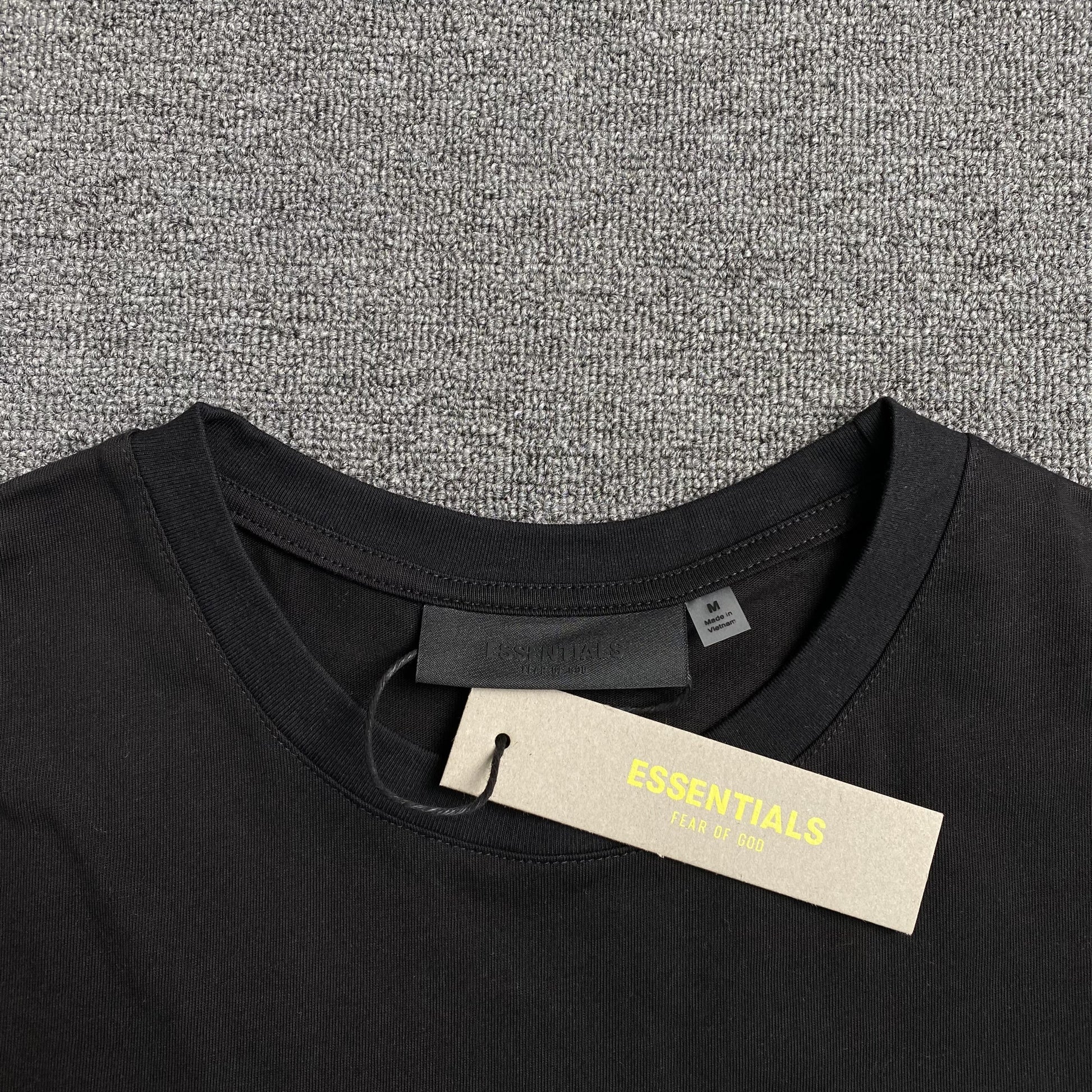 fear-of-god-essentials-celtics-tee-black-5-Drip Store Argentina