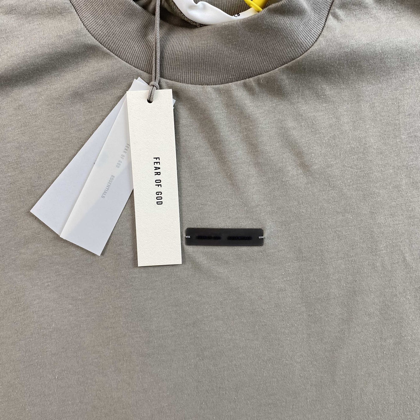 Remera Fear of God Essentials Classic SS25 Timber