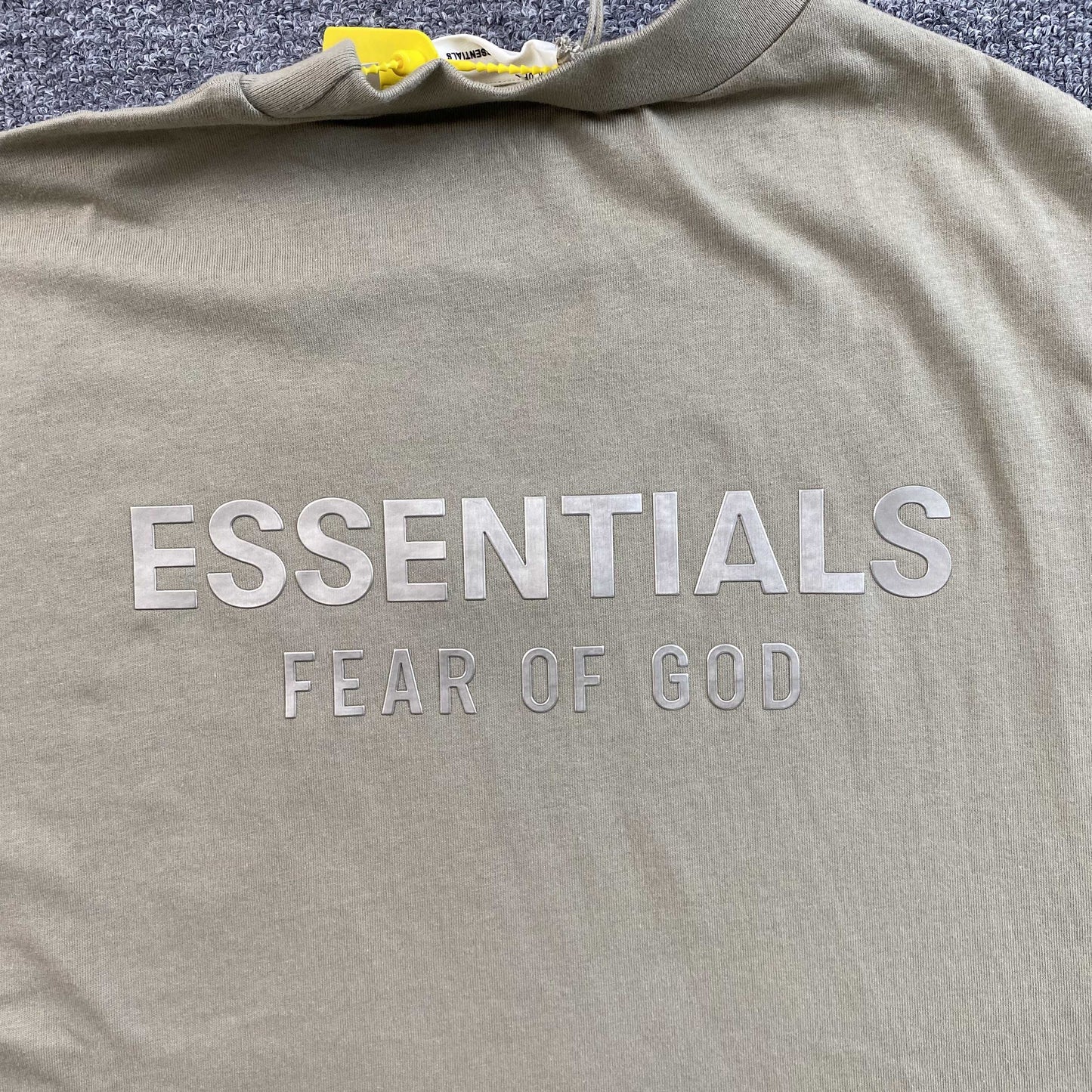 Remera Fear of God Essentials Classic SS25 Timber