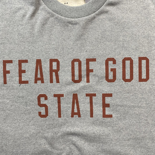 fear-of-god-essentials-crewneck-state-dark-heather-2-Drip Store Argentina