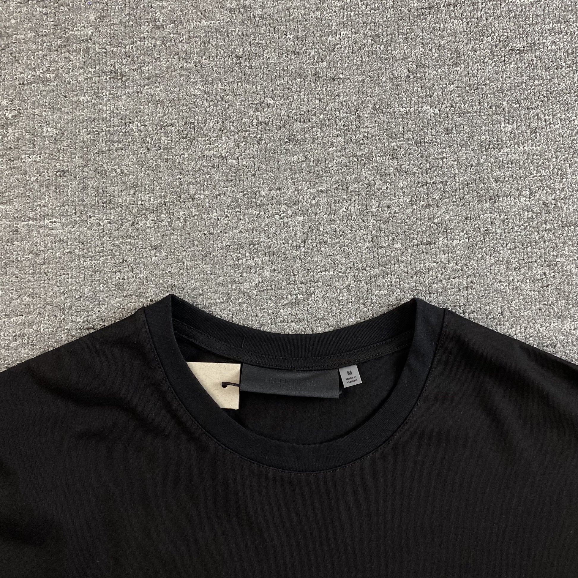 fear-of-god-essentials-heat-tee-black-4-Drip Store Argentina