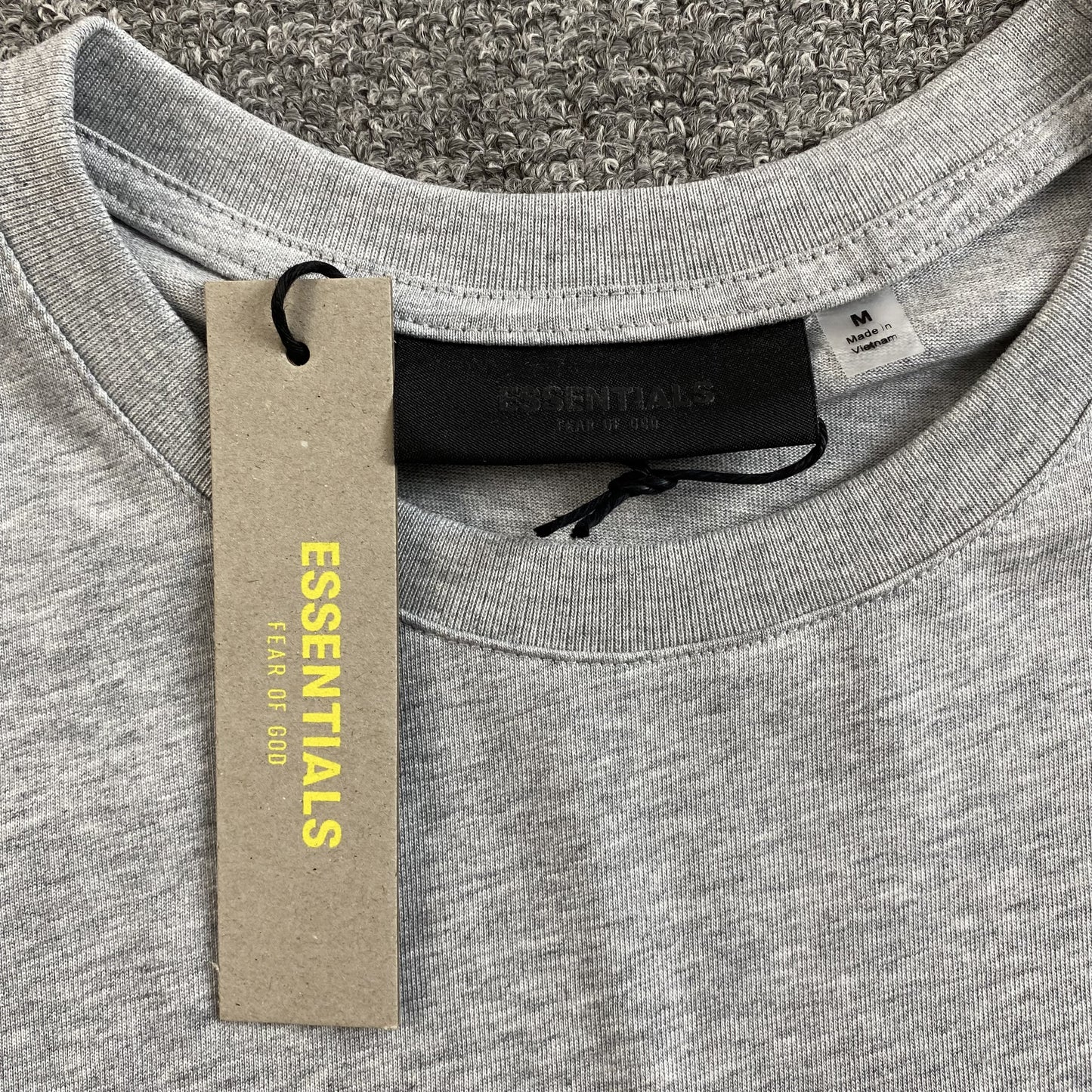 fear-of-god-essentials-heat-tee-grey-5-Drip Store Argentina