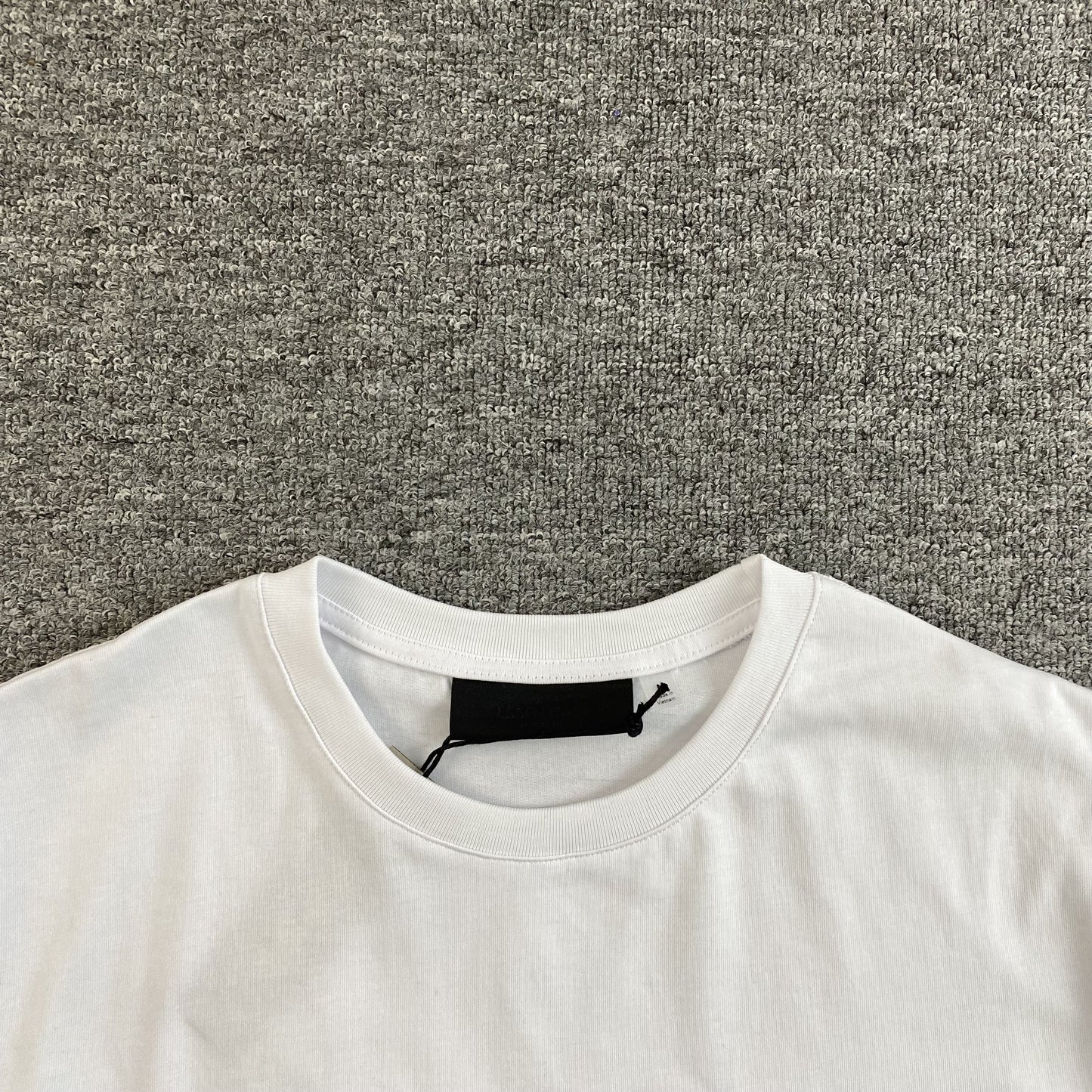 fear-of-god-essentials-heat-tee-white-4-Drip Store Argentina