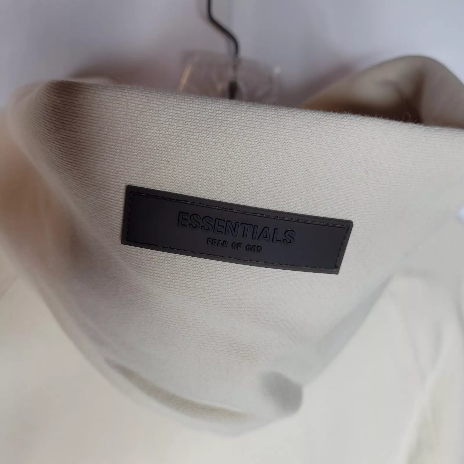 fear-of-god-essentials-hoodie-egg-shell-5-Drip Store Argentina