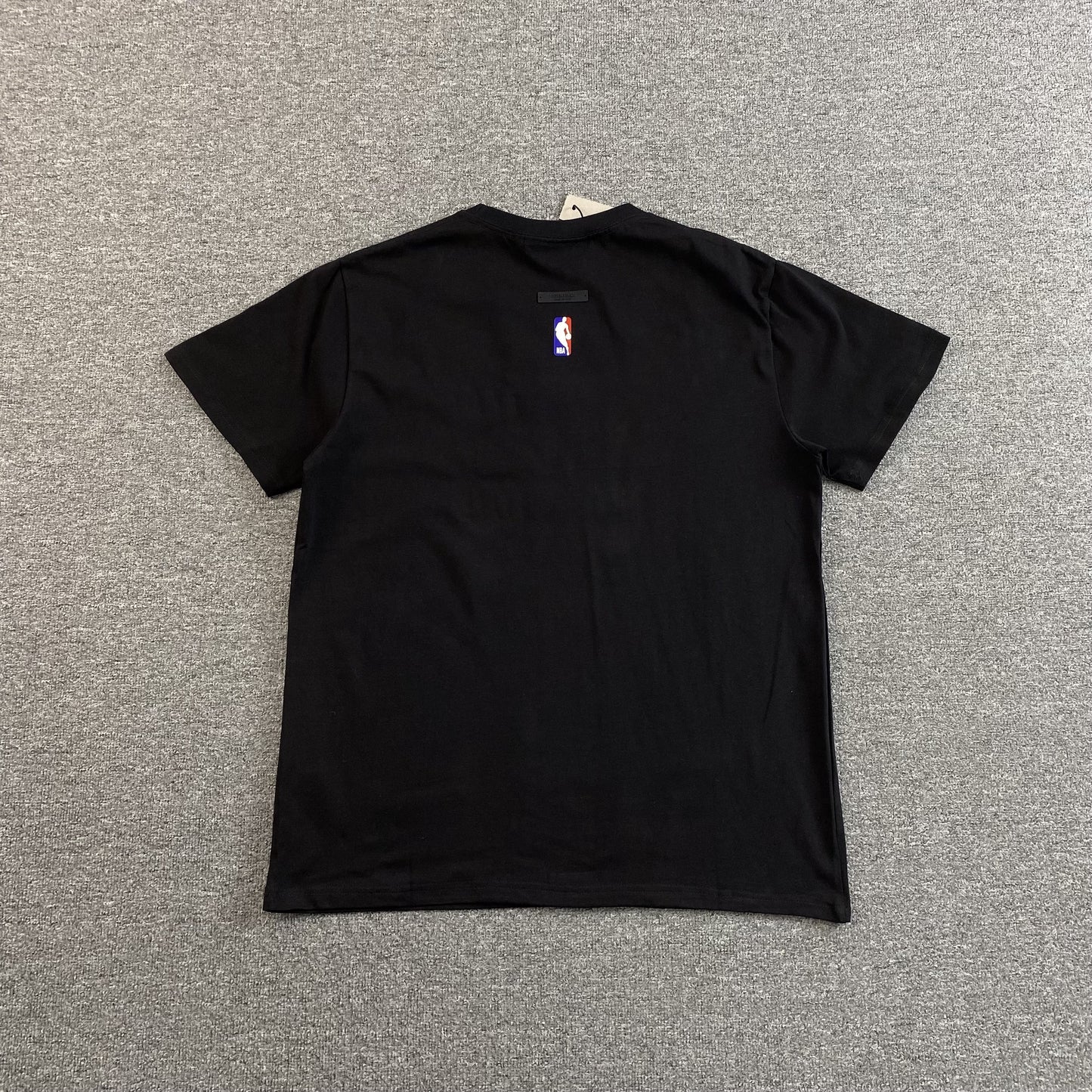fear-of-god-essentials-knicks-tee-black-3-Drip Store Argentina