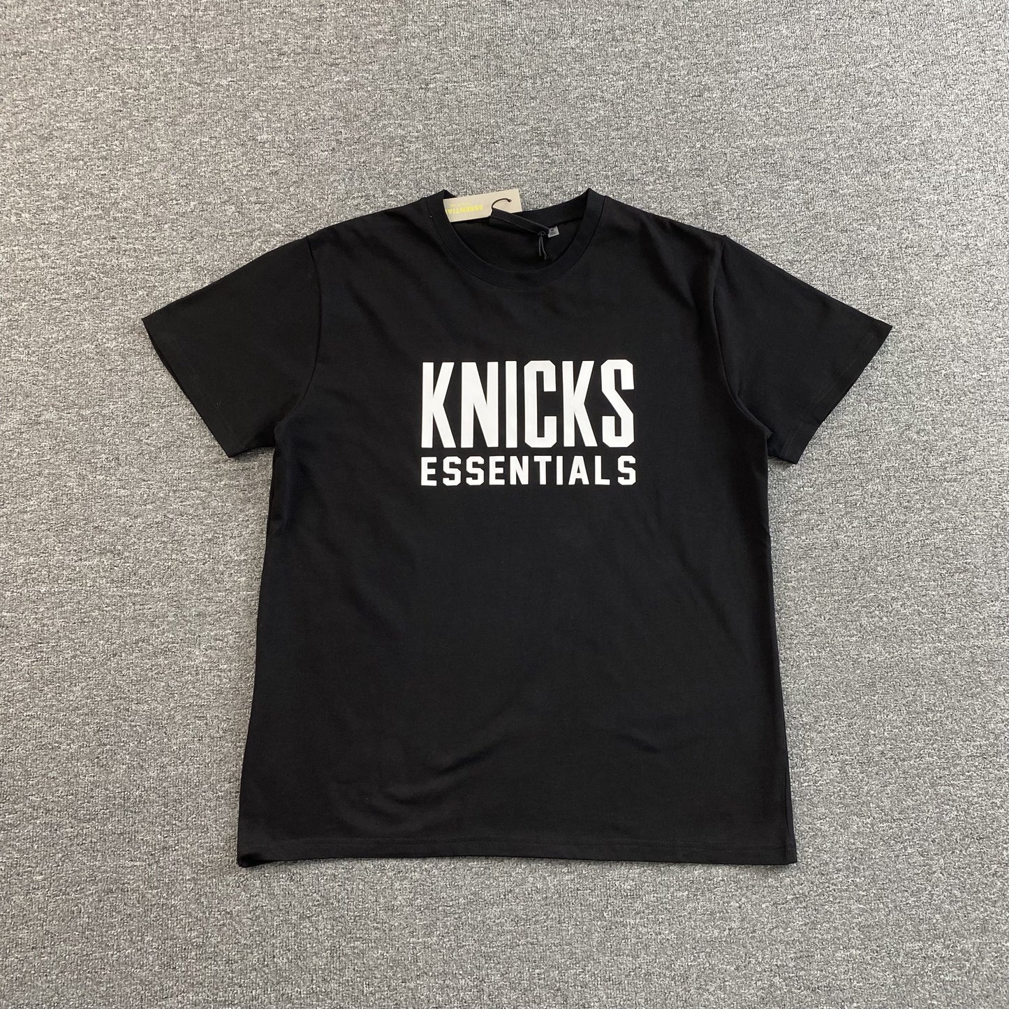 fear-of-god-essentials-knicks-tee-black-Drip Store Argentina