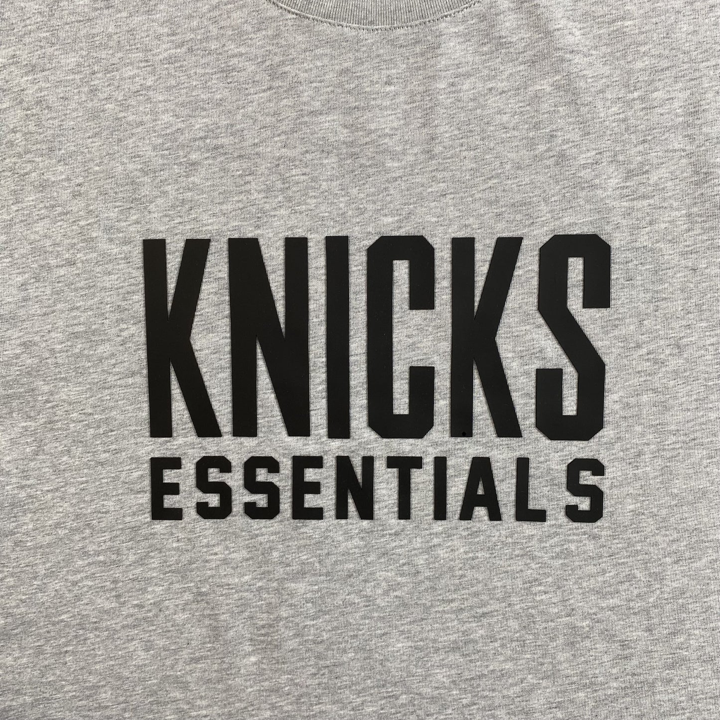 fear-of-god-essentials-knicks-tee-grey-2-Drip Store Argentina
