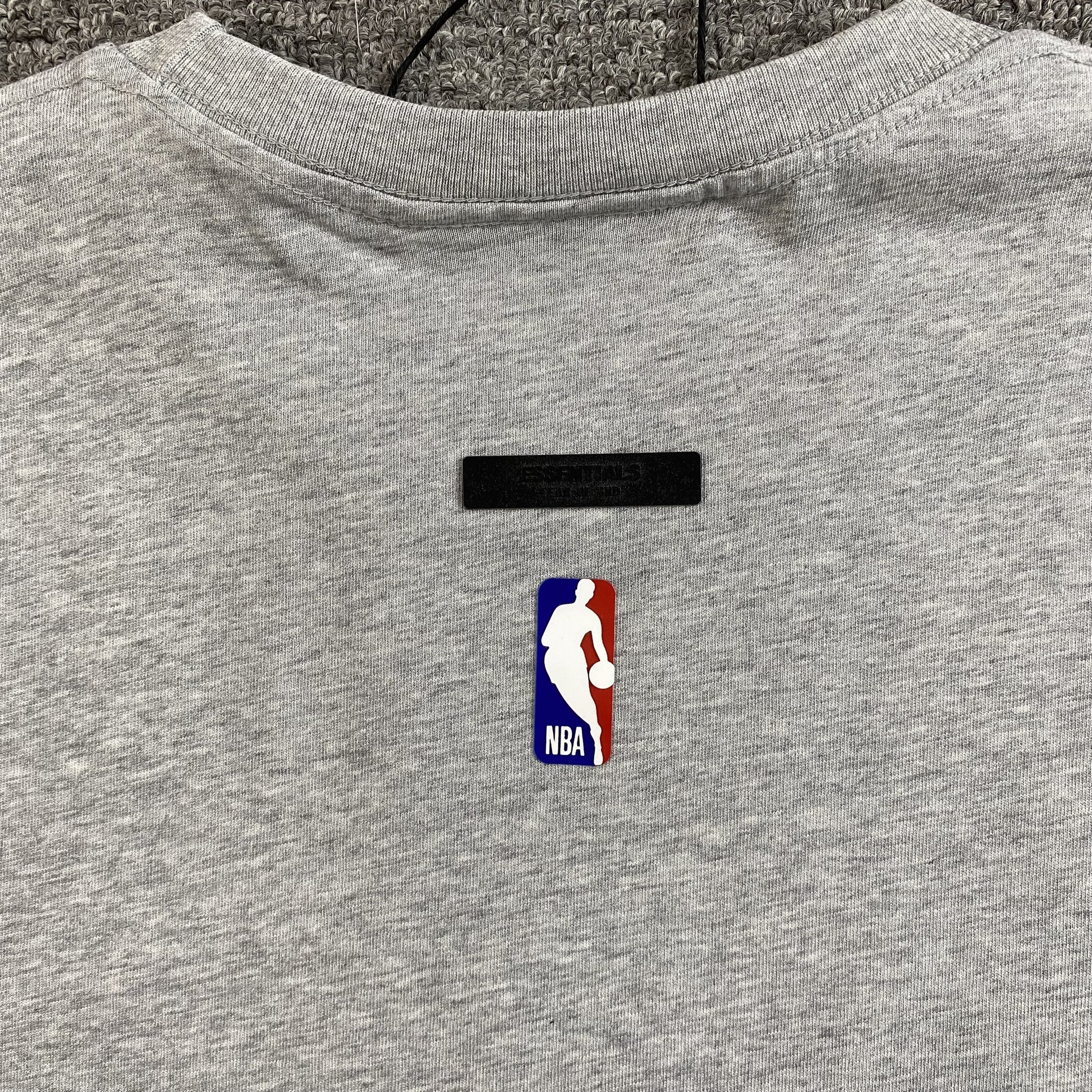 fear-of-god-essentials-knicks-tee-grey-4-Drip Store Argentina