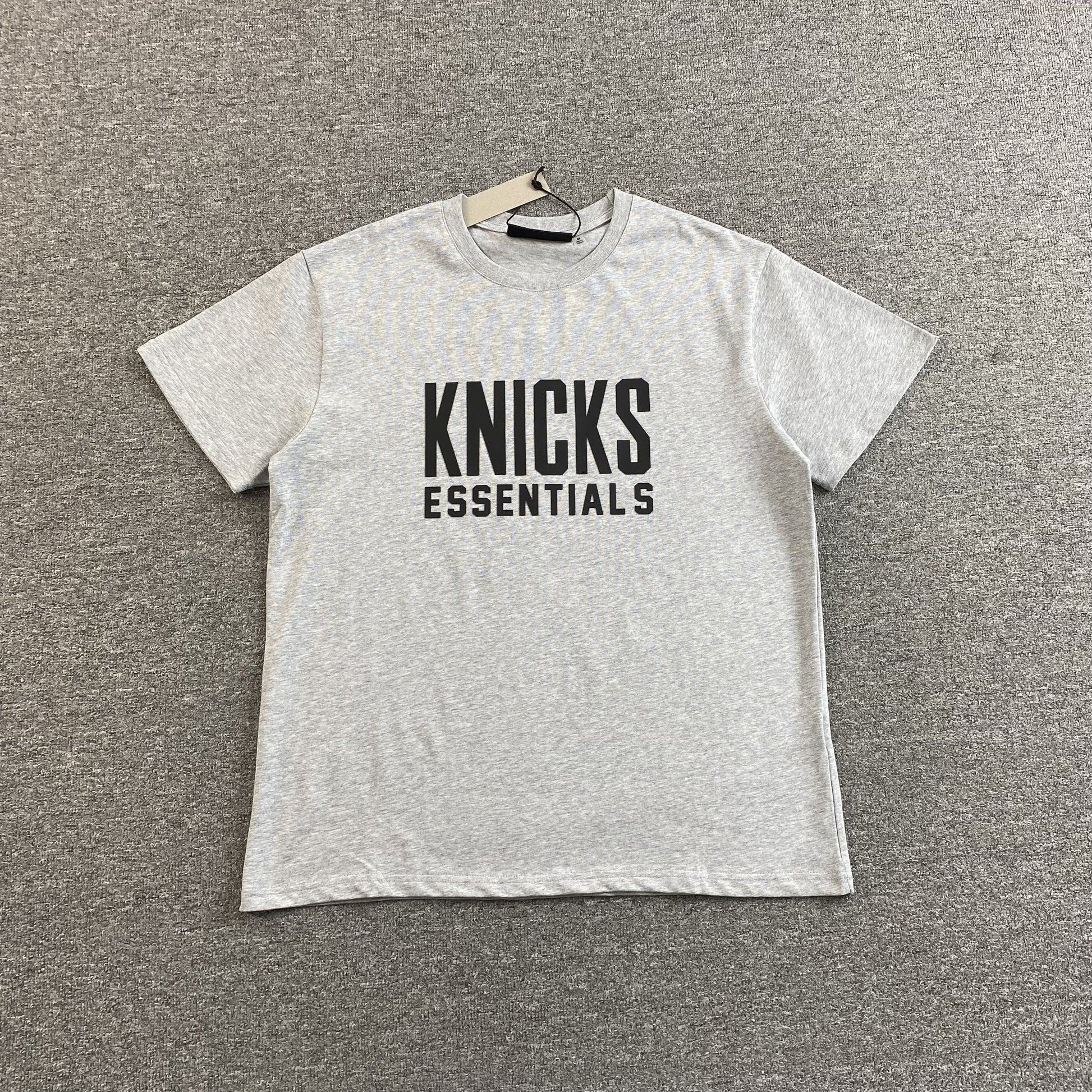 fear-of-god-essentials-knicks-tee-grey-Drip Store Argentina