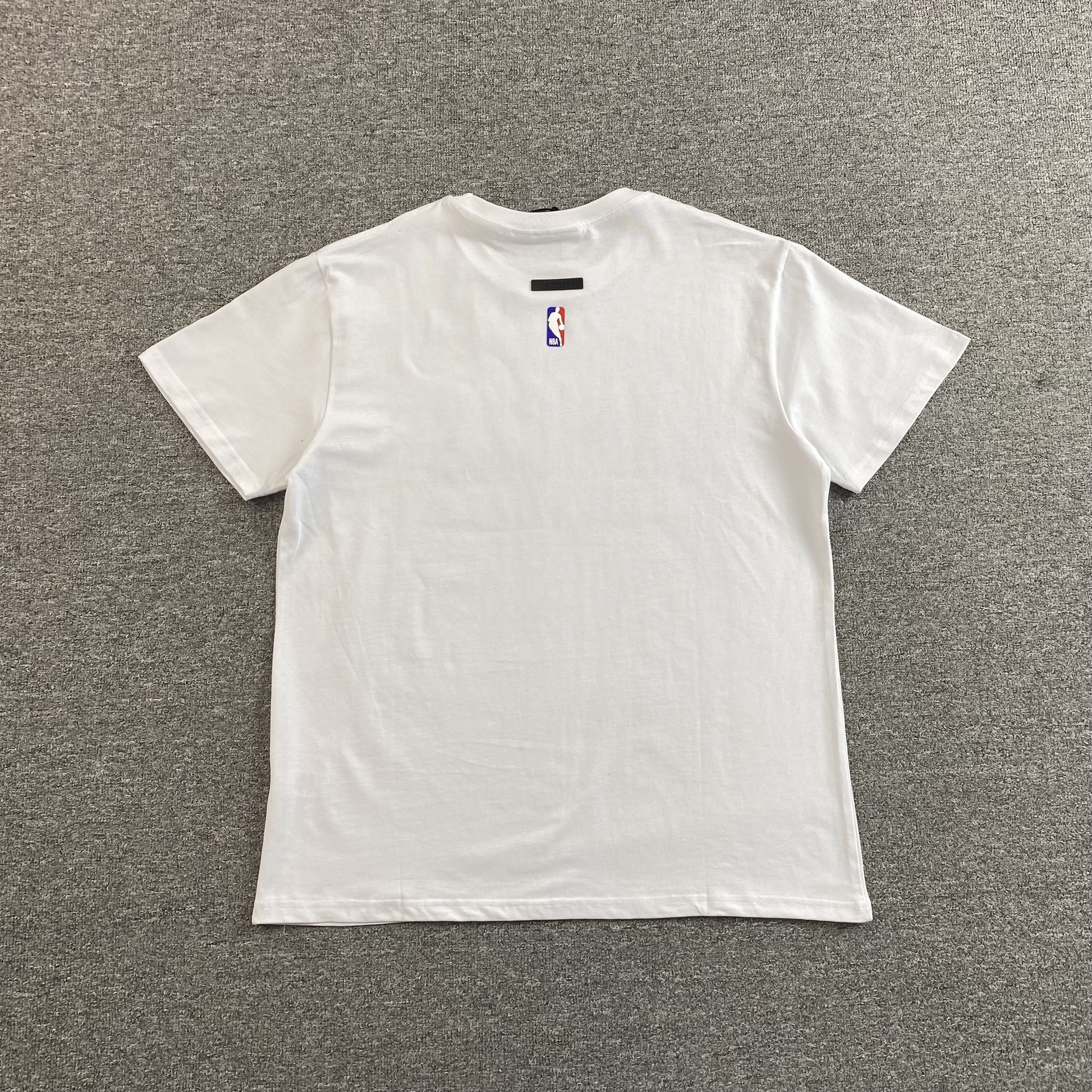 fear-of-god-essentials-knicks-tee-white-3-Drip Store Argentina