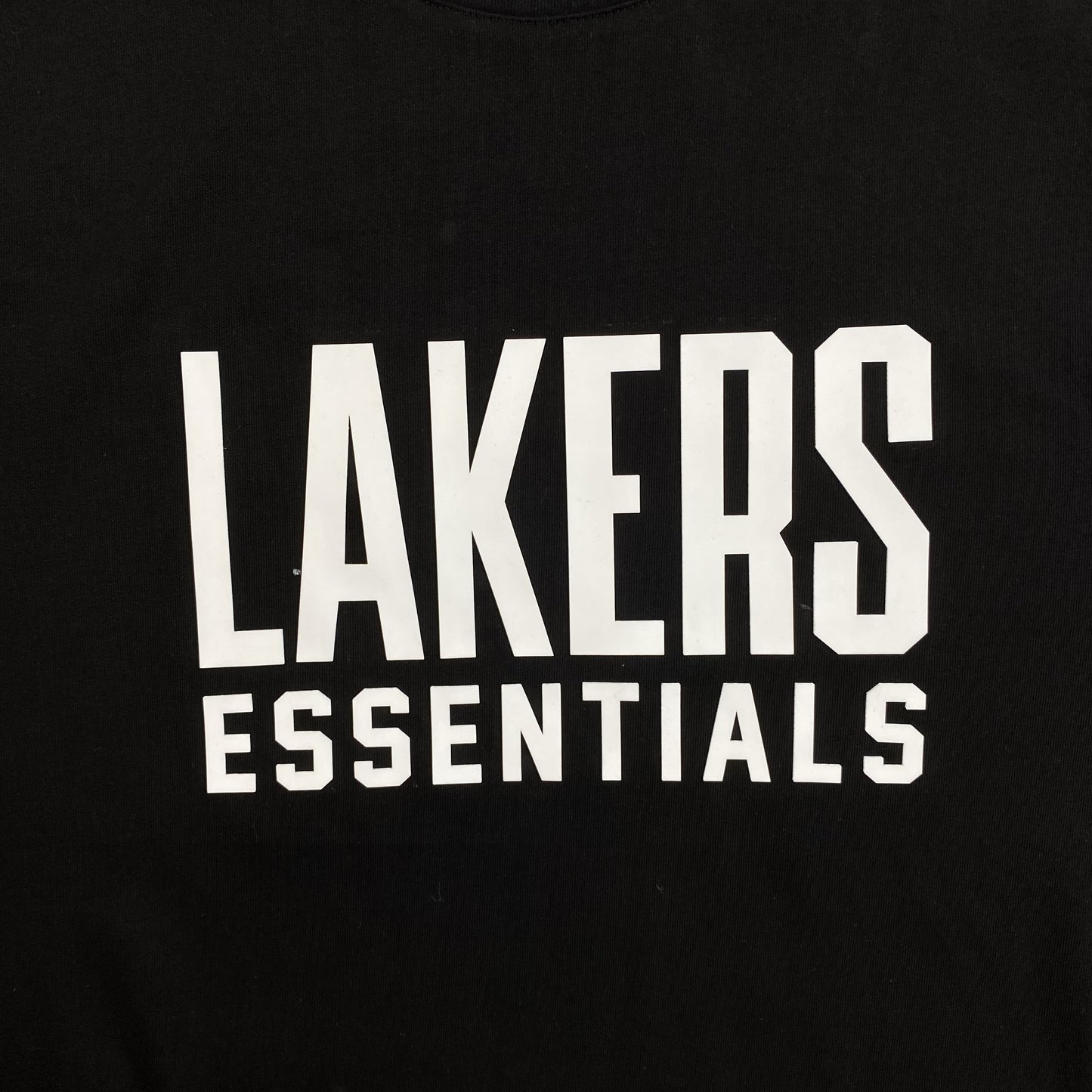 fear-of-god-essentials-lakers-tee-black-2-Drip Store Argentina