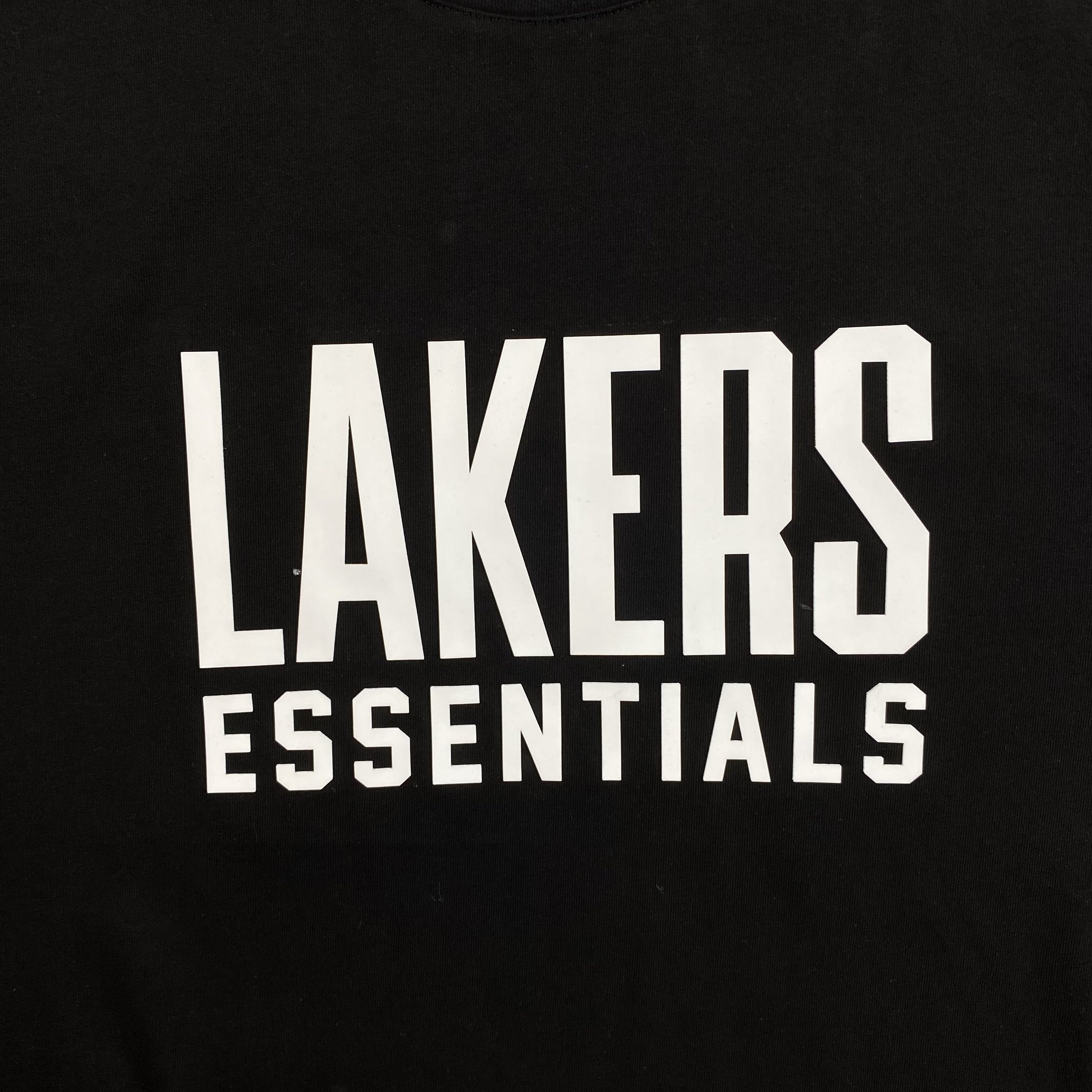 fear-of-god-essentials-lakers-tee-black-2-Drip Store Argentina