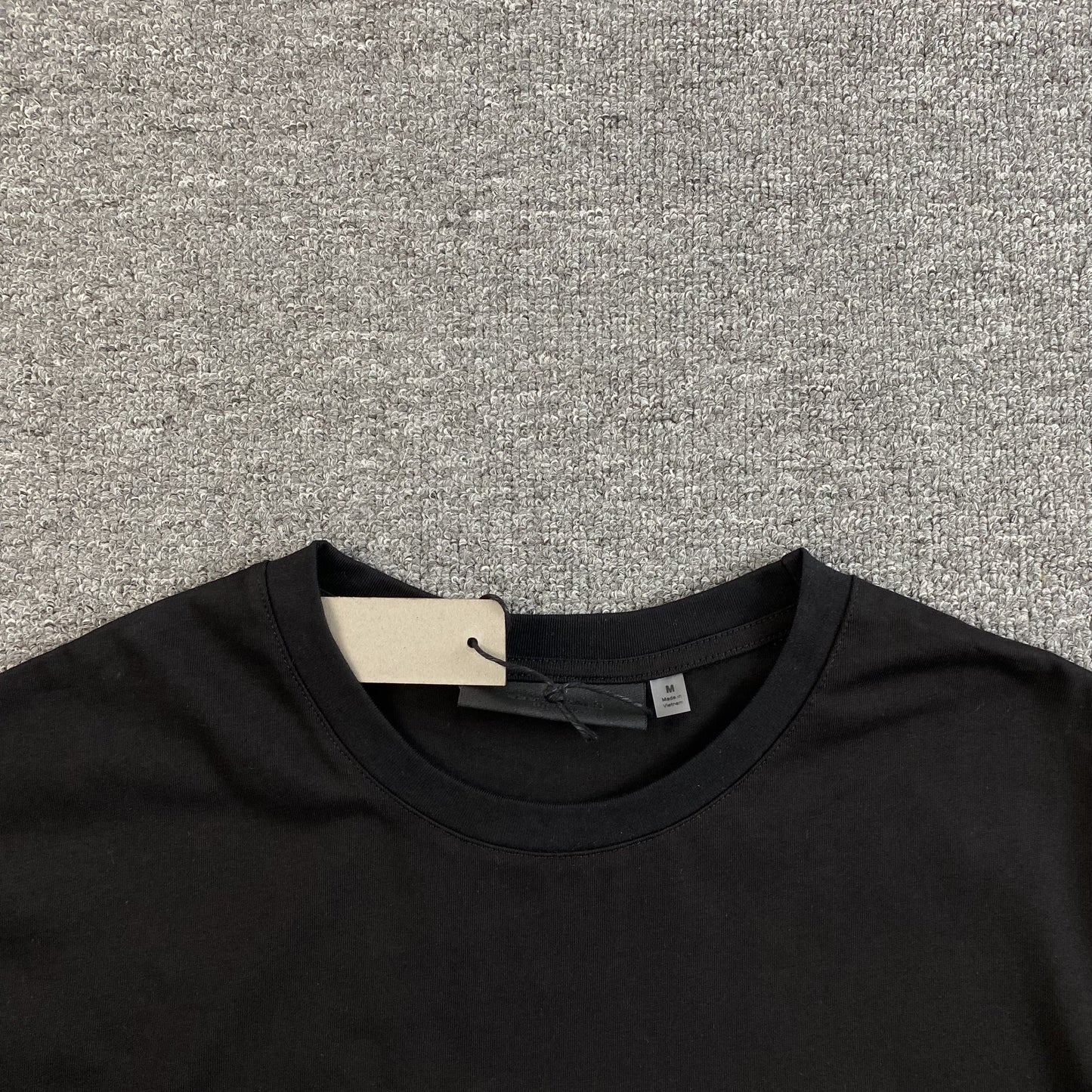 fear-of-god-essentials-lakers-tee-black-4-Drip Store Argentina