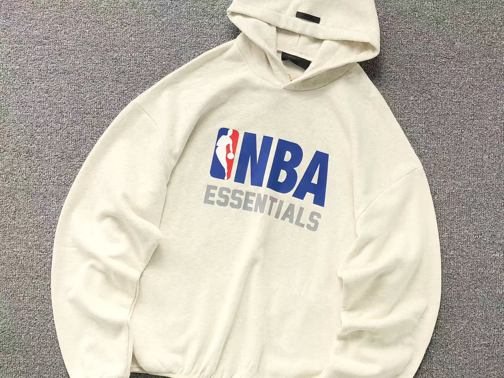 fear-of-god-essentials-nba-hoodie-grey-2_22f4931e-Drip Store Argentina