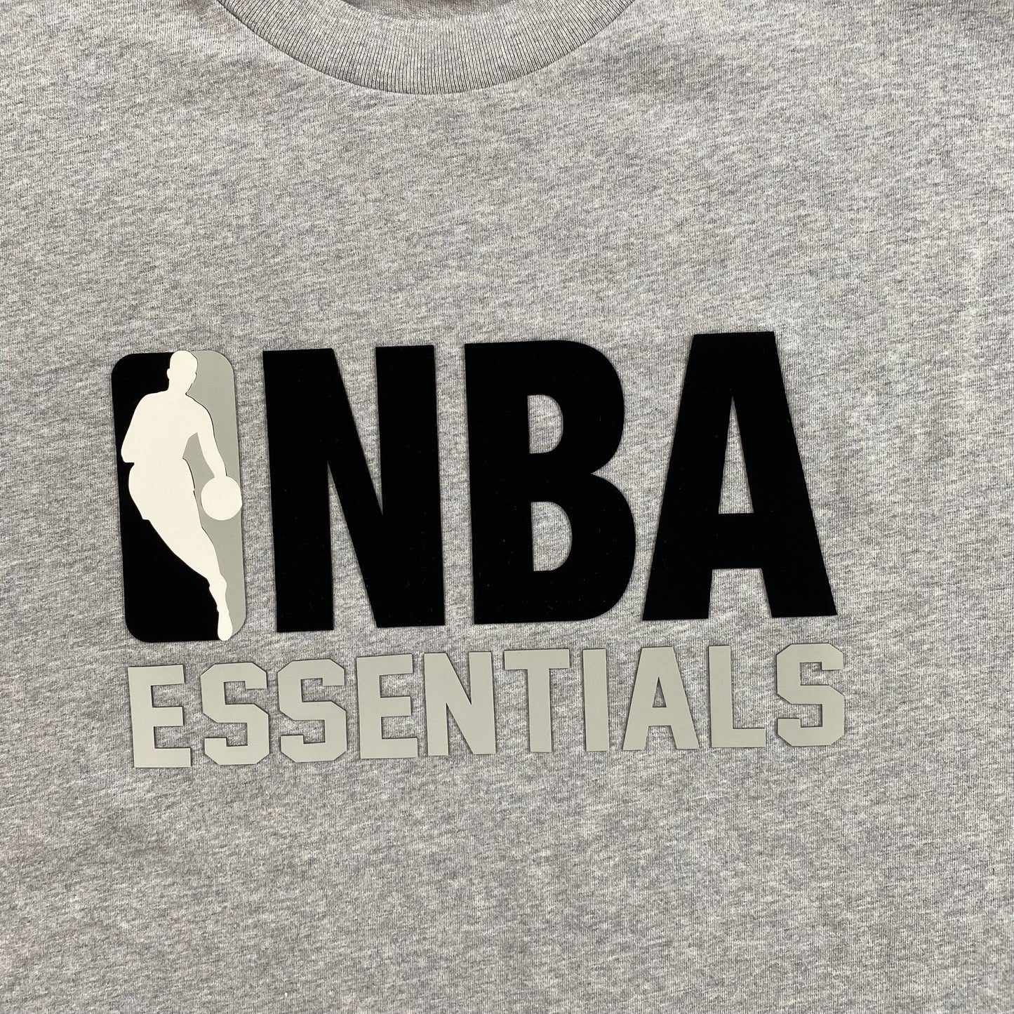 fear-of-god-essentials-nba-tee-grey-2_72dad8c8-Drip Store Argentina