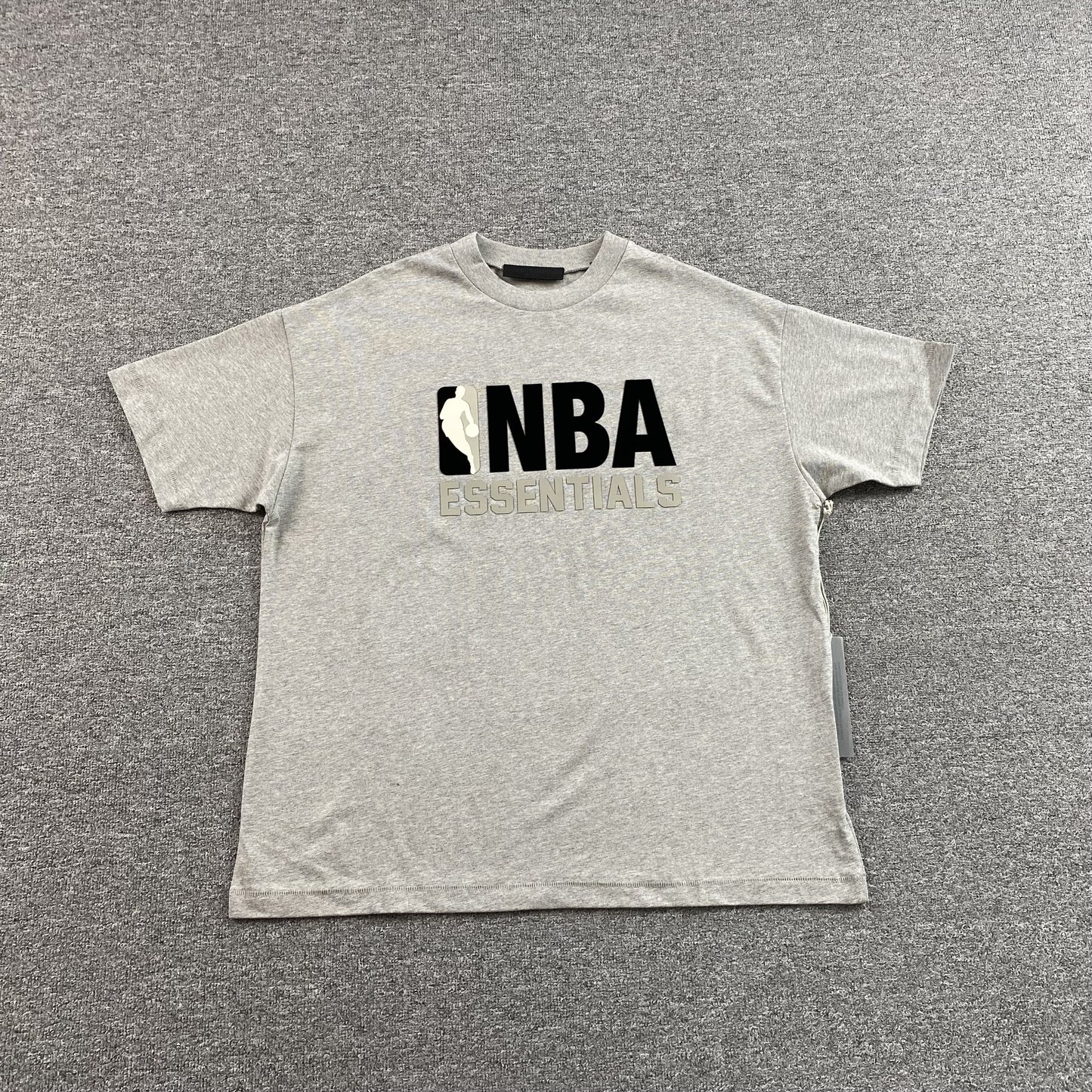 fear-of-god-essentials-nba-tee-grey_23f37338-Drip Store Argentina