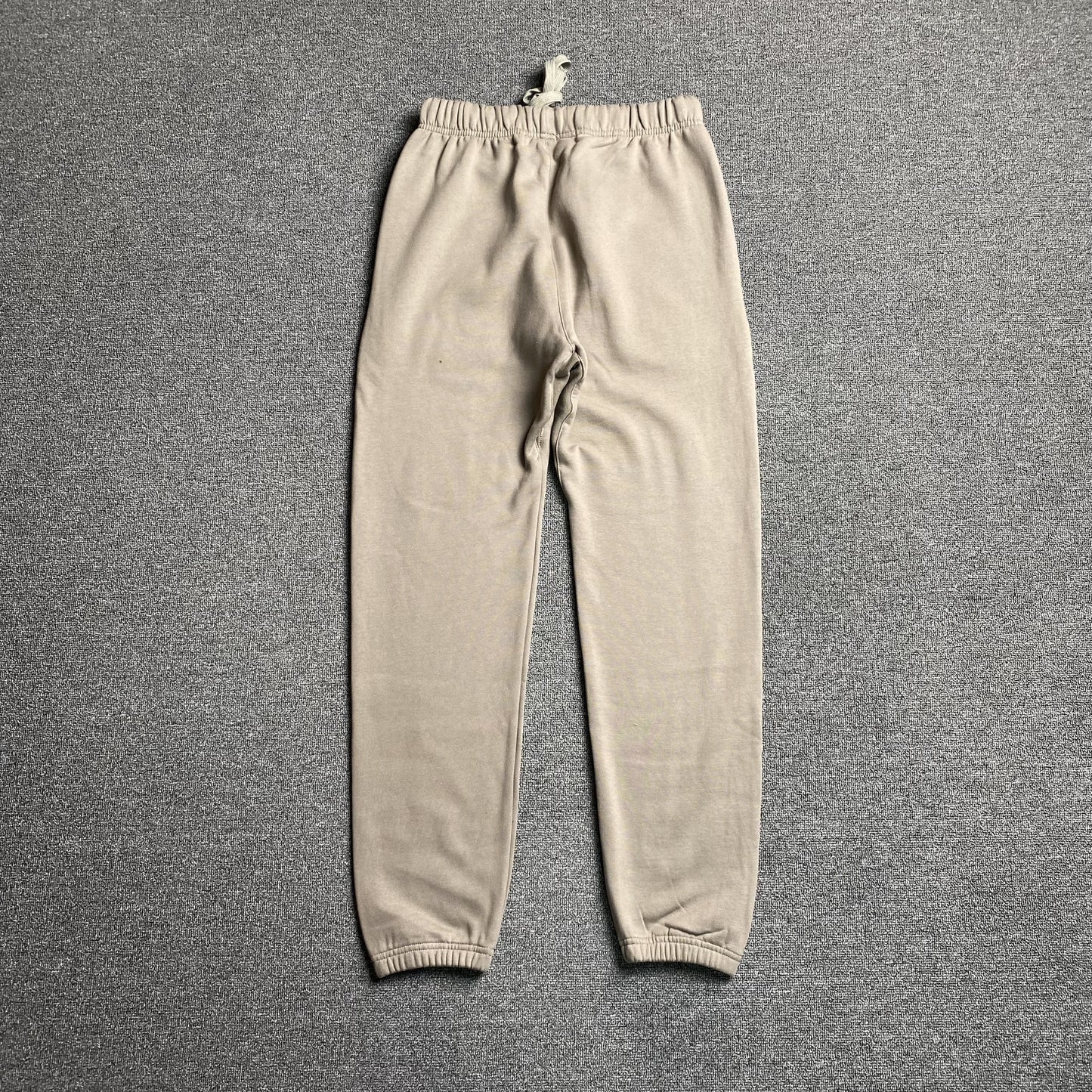 Pantalón Fear of God Essentials Desert Taupe