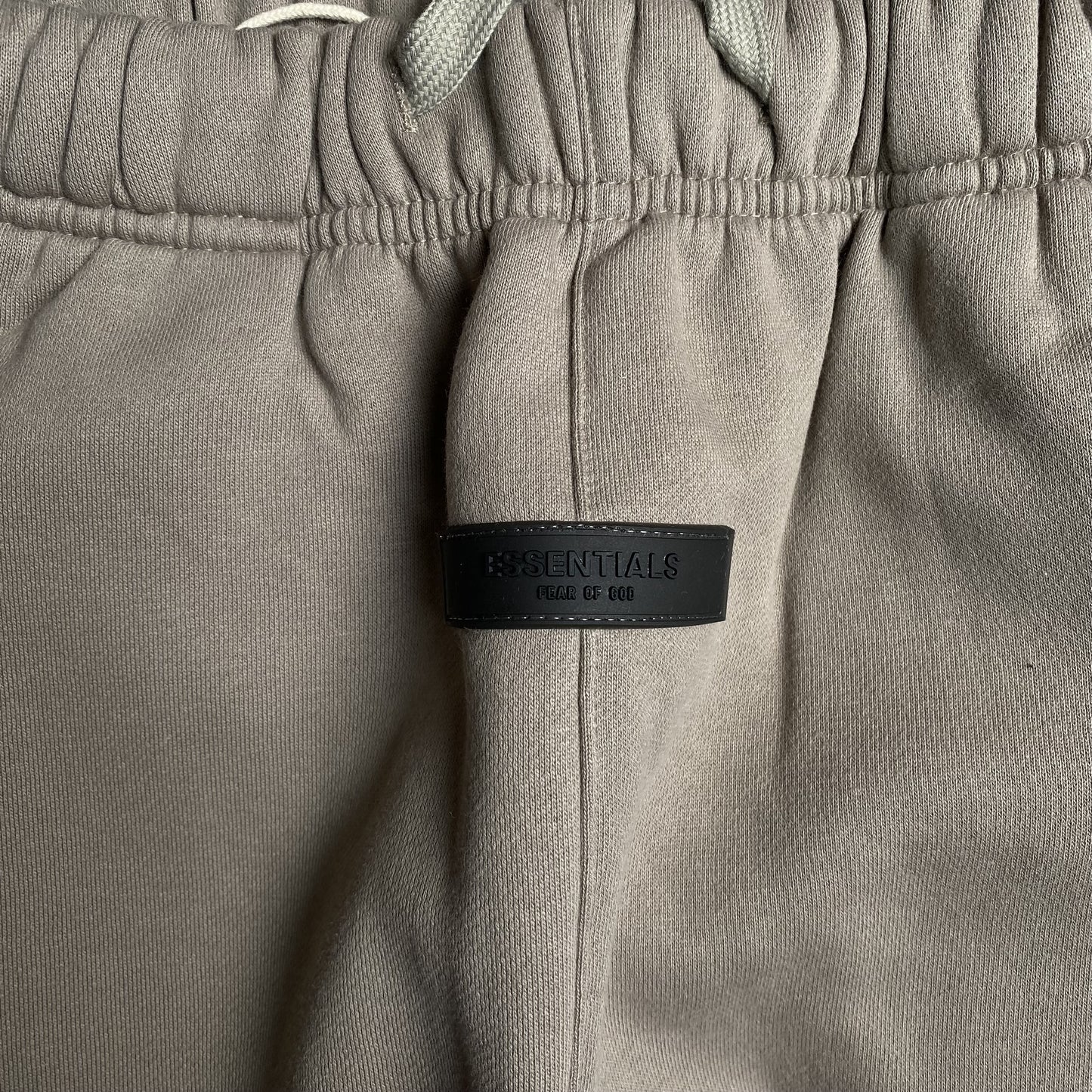 Pantalón Fear of God Essentials Desert Taupe