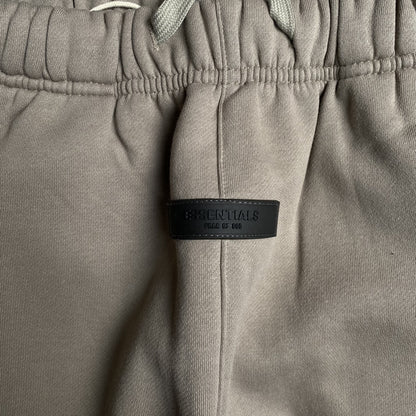 Pantalón Fear of God Essentials Desert Taupe