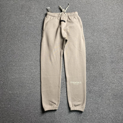 Pantalón Fear of God Essentials Desert Taupe