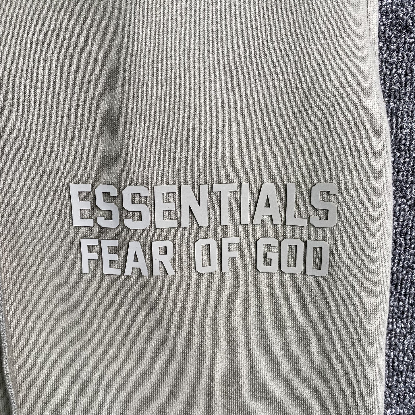 Pantalón Fear of God Essentials Seal