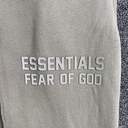 Pantalón Fear of God Essentials Seal