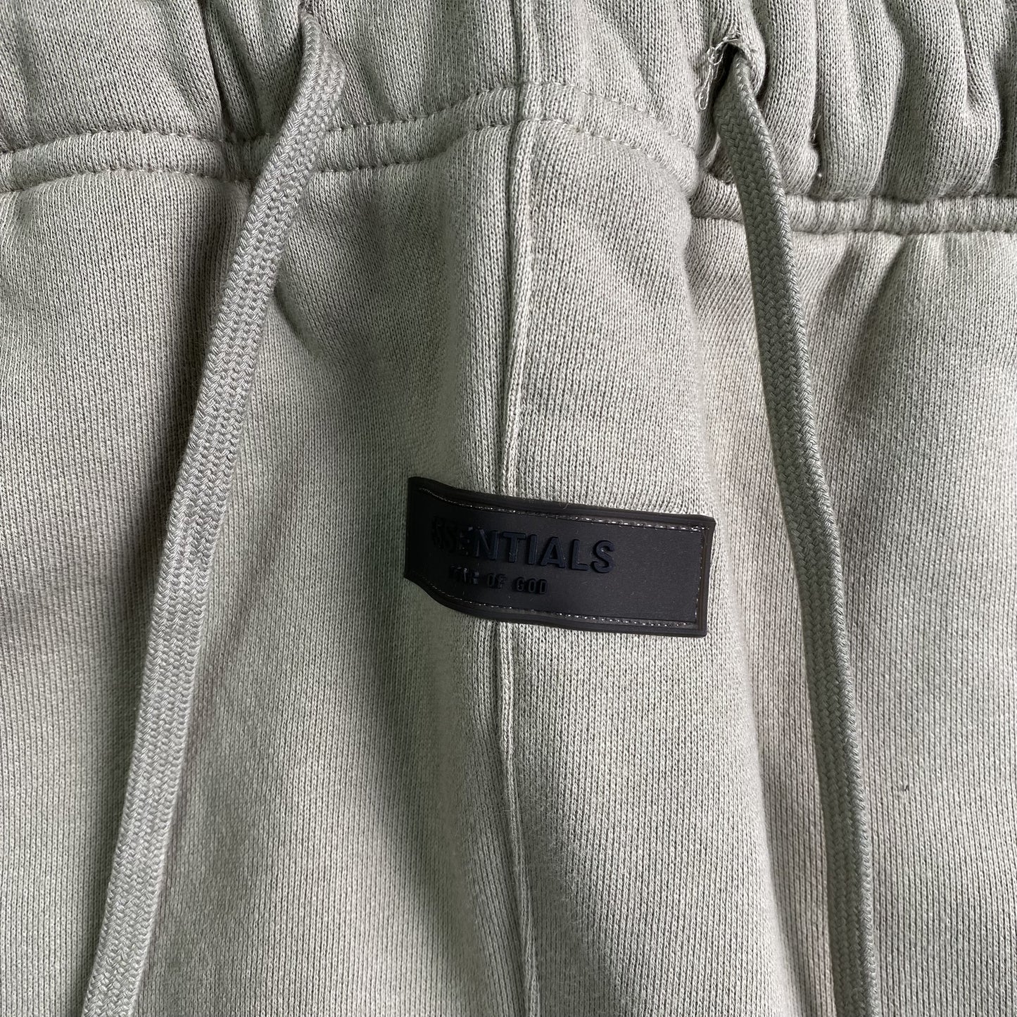 Pantalón Fear of God Essentials Seal