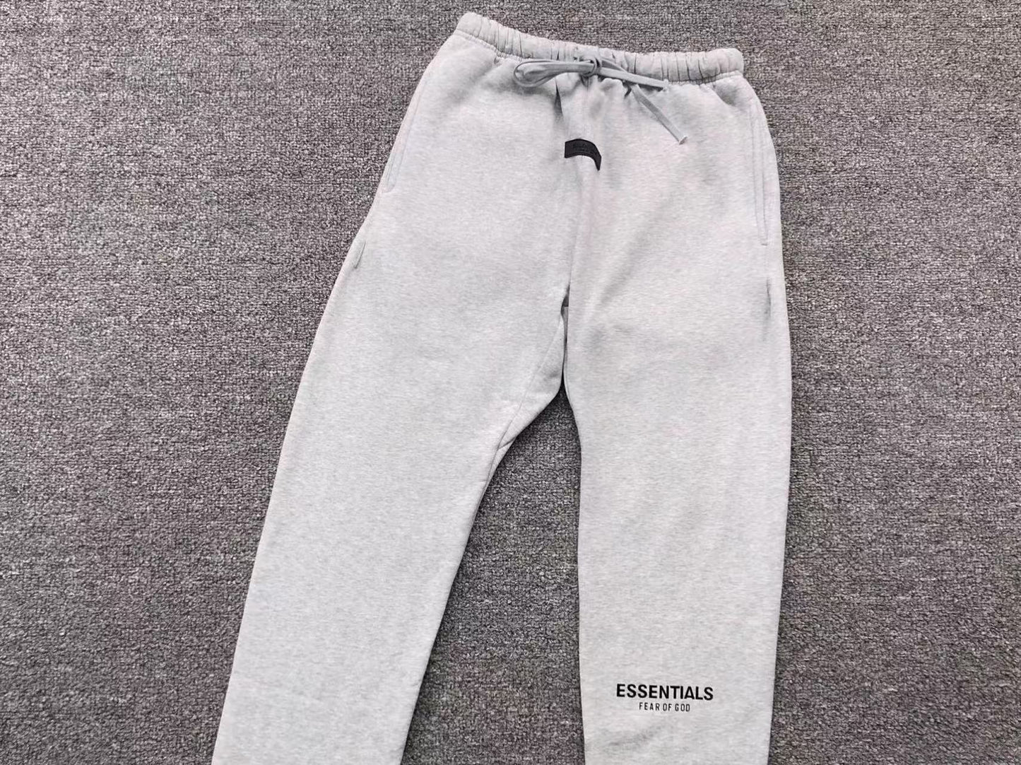 Pantalón Fear of God Essentials (SS22) Gris
