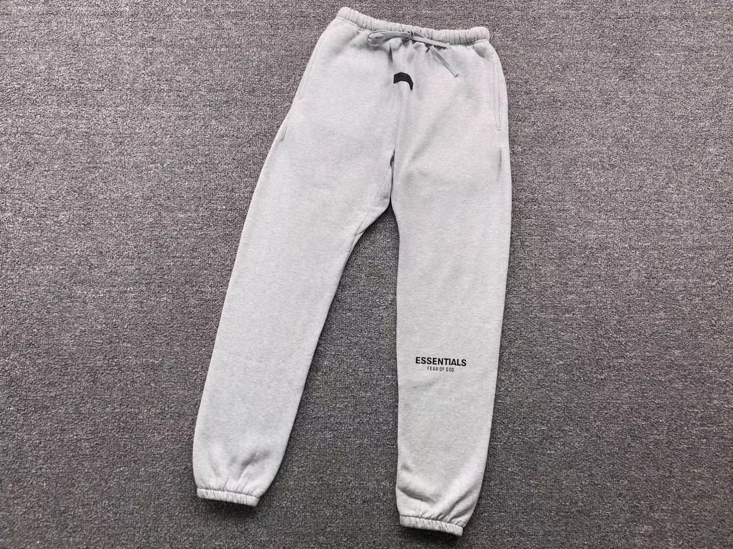 Pantalón Fear of God Essentials (SS22) Gris