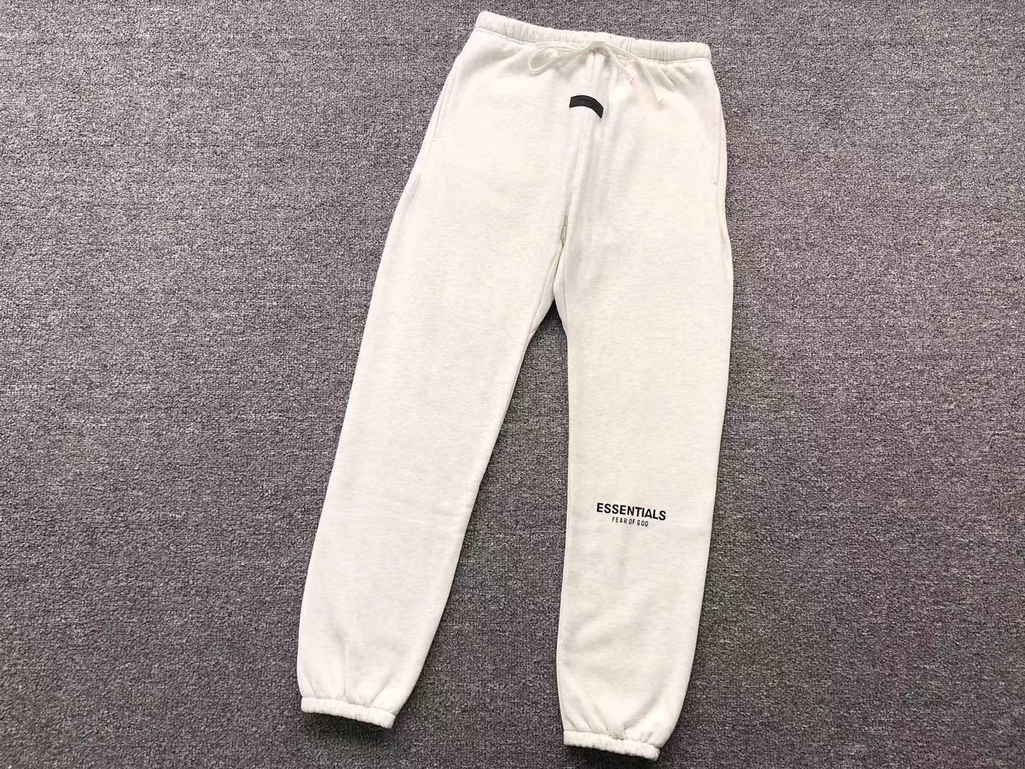 Pantalón Fear of God Essentials (SS22) Gris