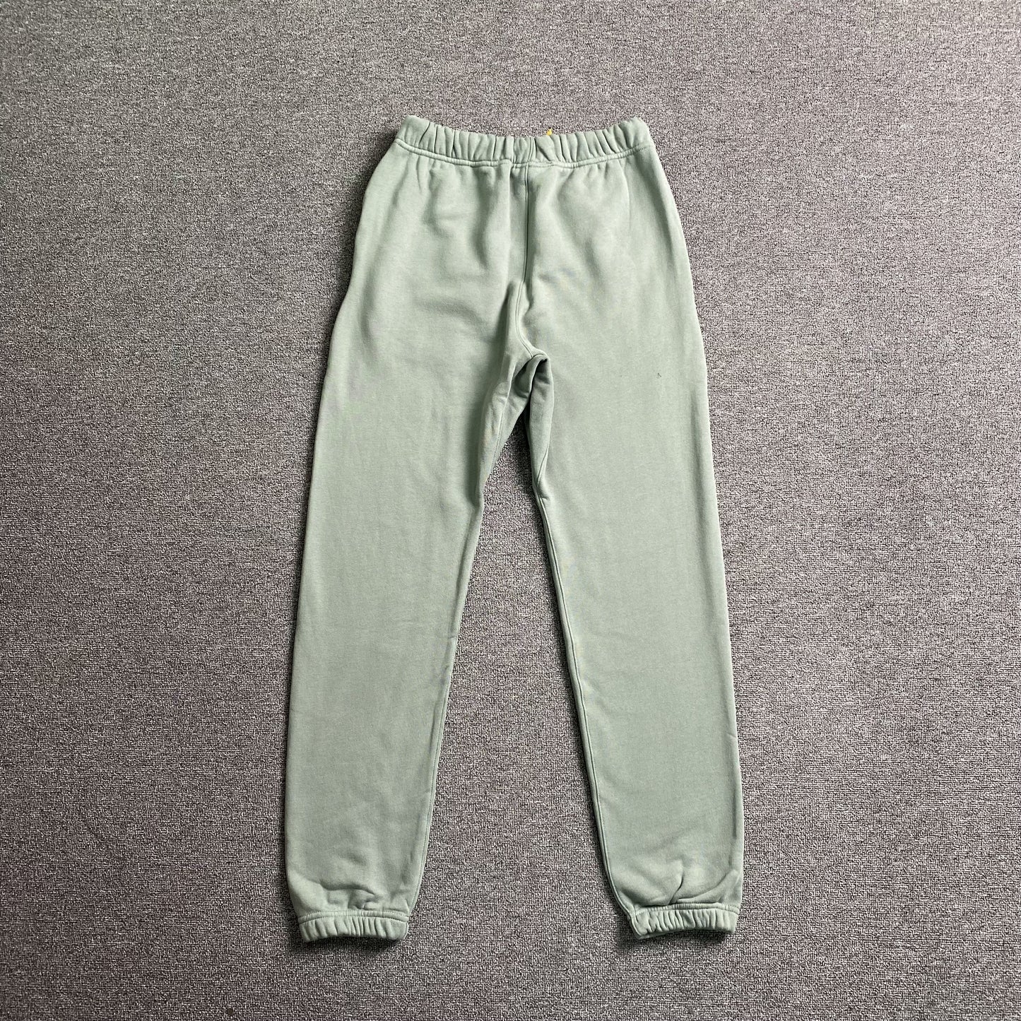 Pantalón Fear of God Essentials Sycamore