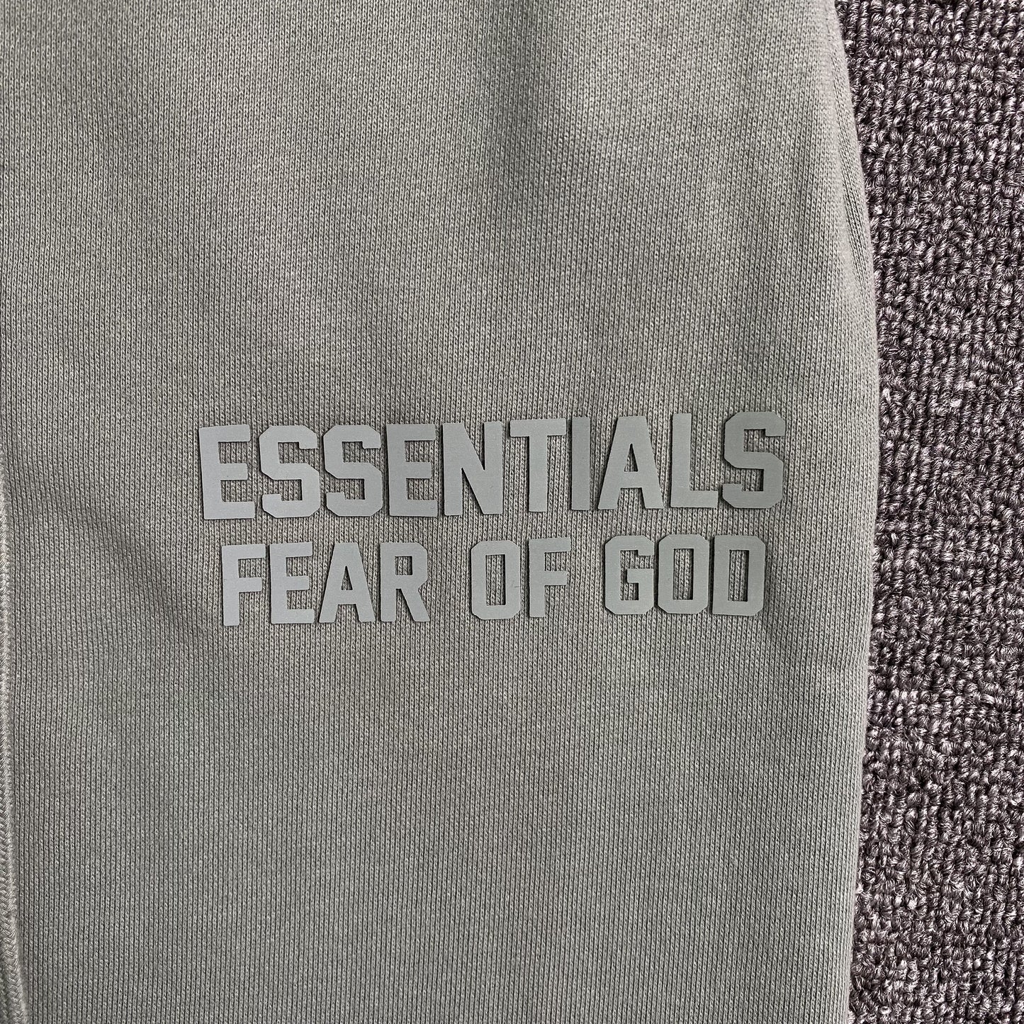 Pantalón Fear of God Essentials Sycamore