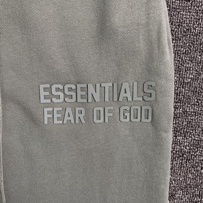 Pantalón Fear of God Essentials Sycamore