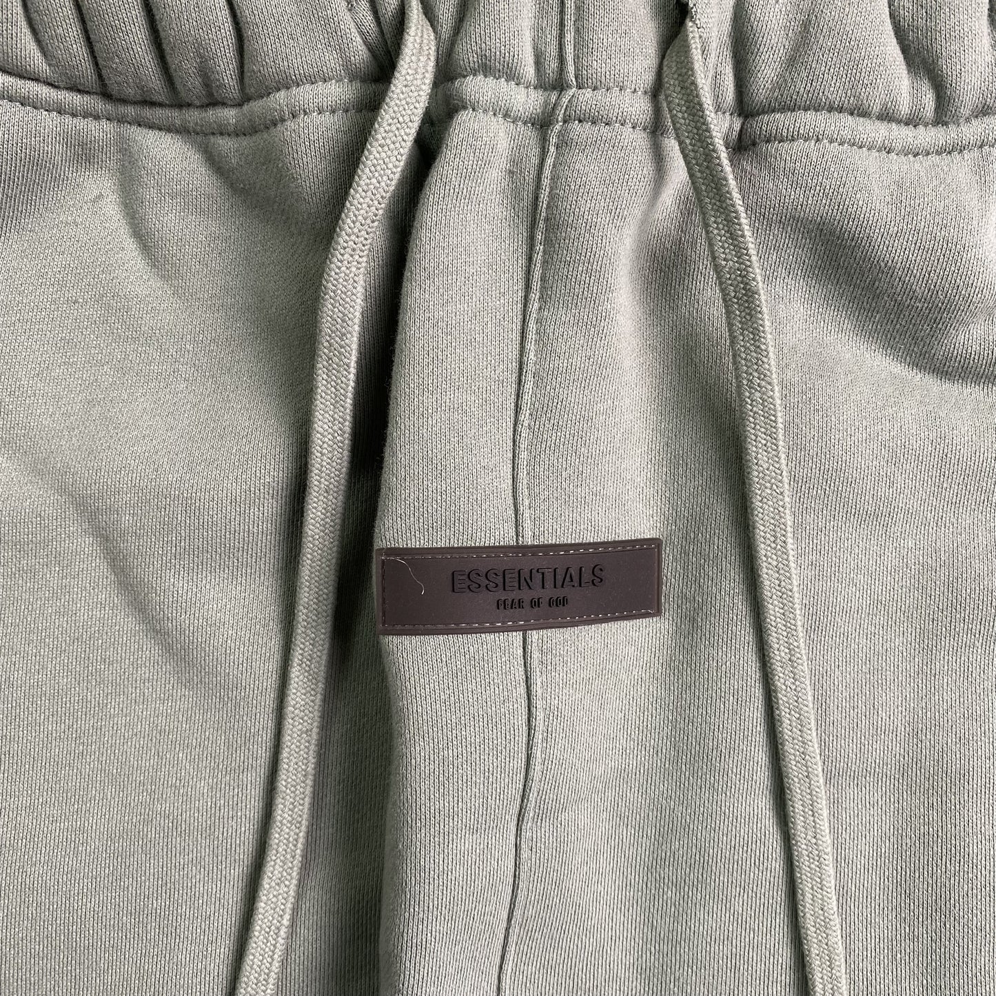 Pantalón Fear of God Essentials Sycamore