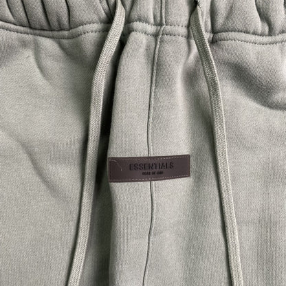 Pantalón Fear of God Essentials Sycamore