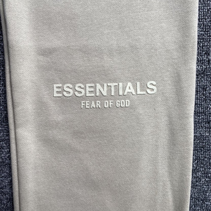 Pantalón Fear of God Essentials Wheat