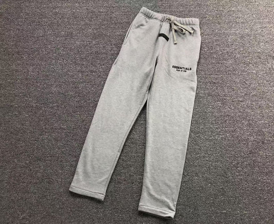 Pantalón Fear of God Essentials (SS22) Relaxed Gris