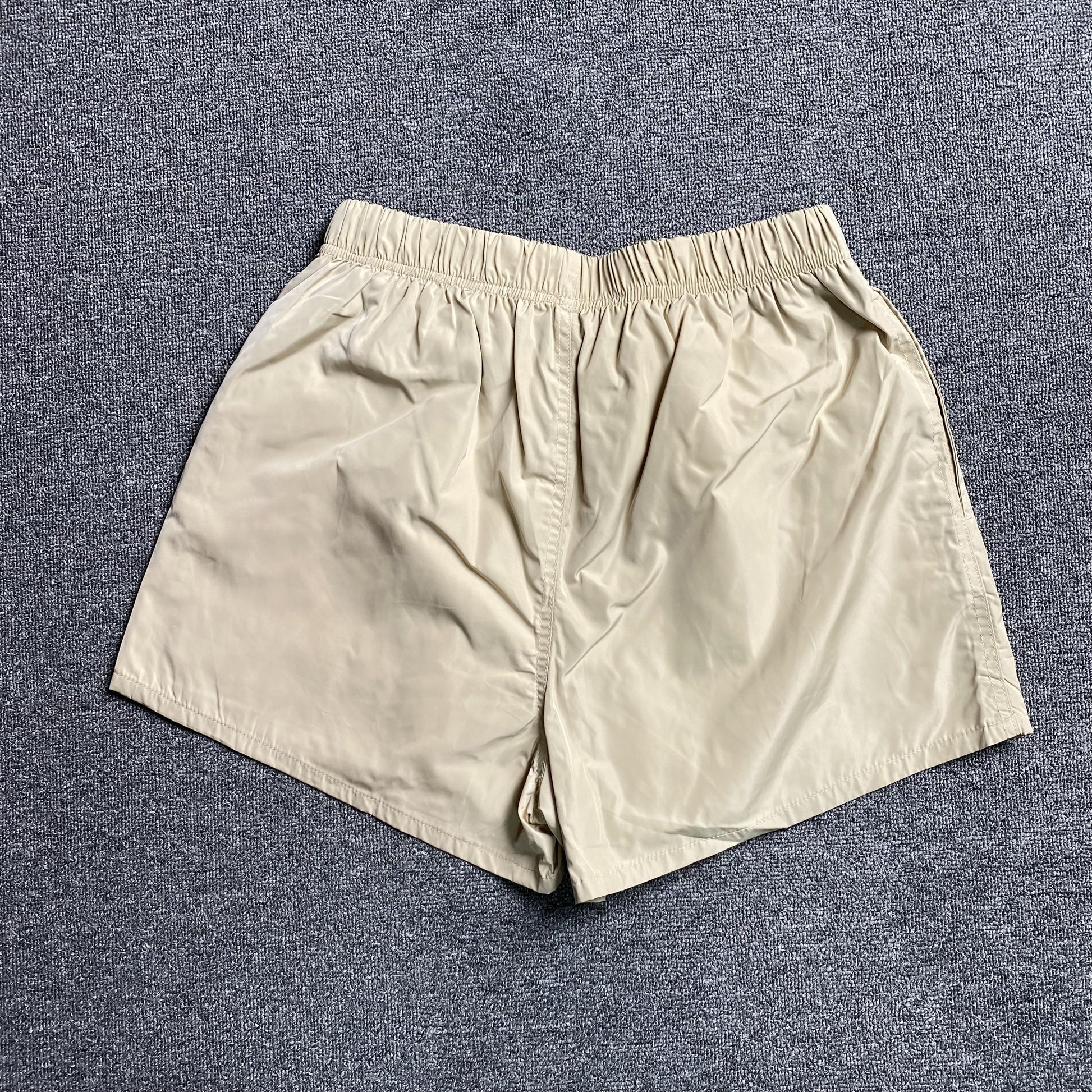 fear-of-god-essentials-running-nylon-short-egg-shell-2-Drip Store Argentina
