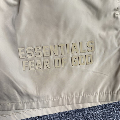 fear-of-god-essentials-running-nylon-short-egg-shell-3-Drip Store Argentina