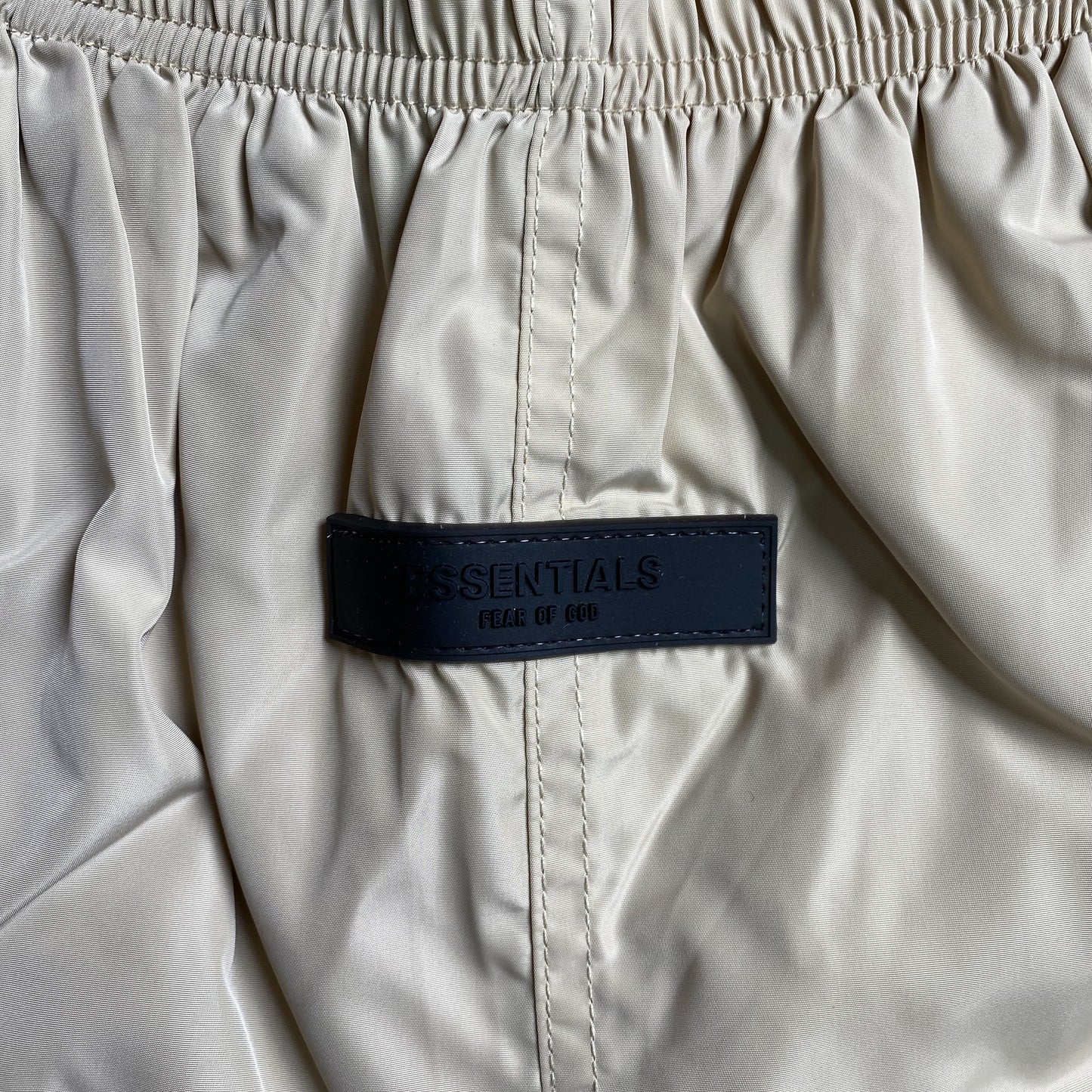 fear-of-god-essentials-running-nylon-short-egg-shell-5-Drip Store Argentina