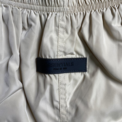 fear-of-god-essentials-running-nylon-short-egg-shell-5-Drip Store Argentina